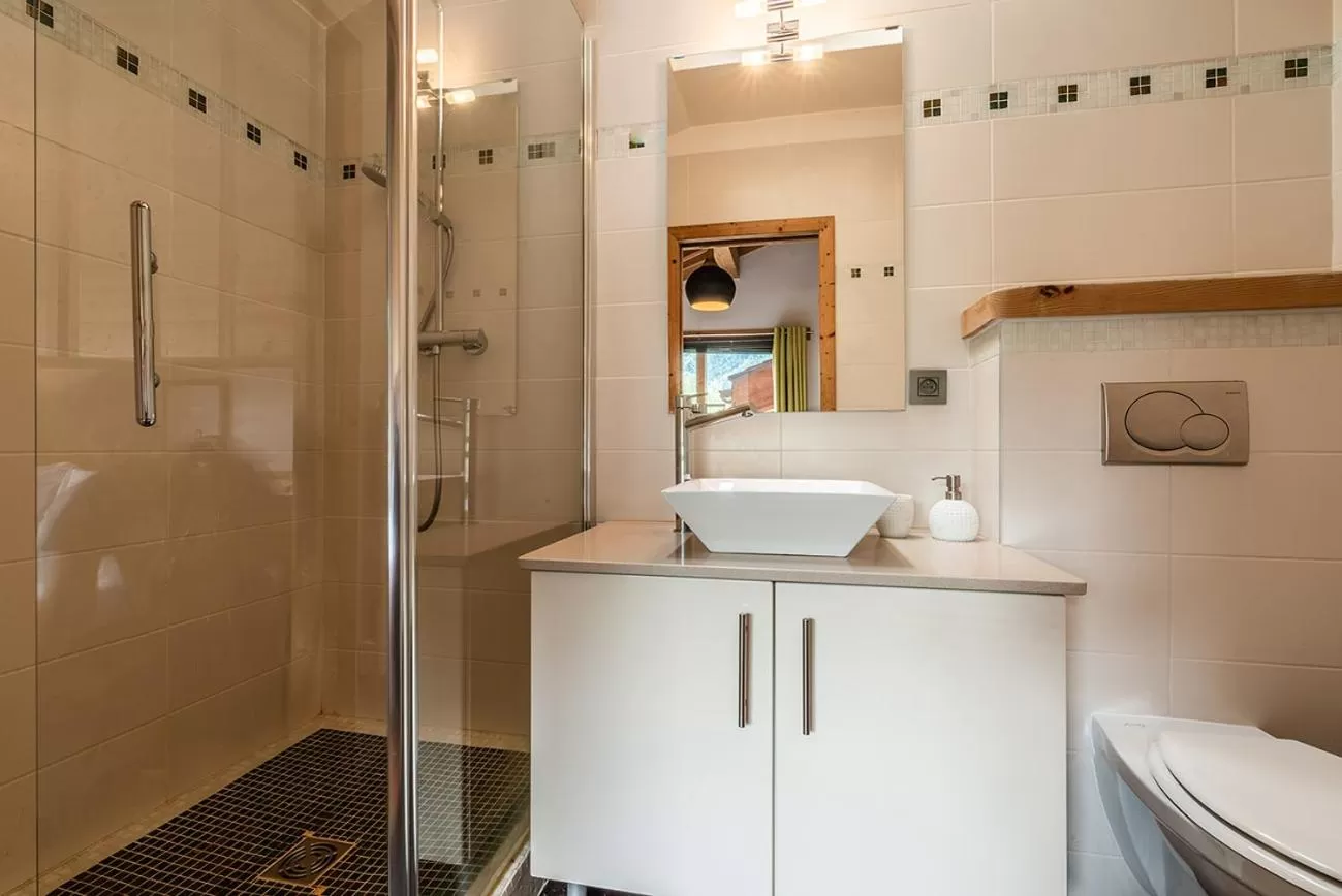 Bathroom in Eden Hotel, Apartments and Chalet Chamonix Les Praz