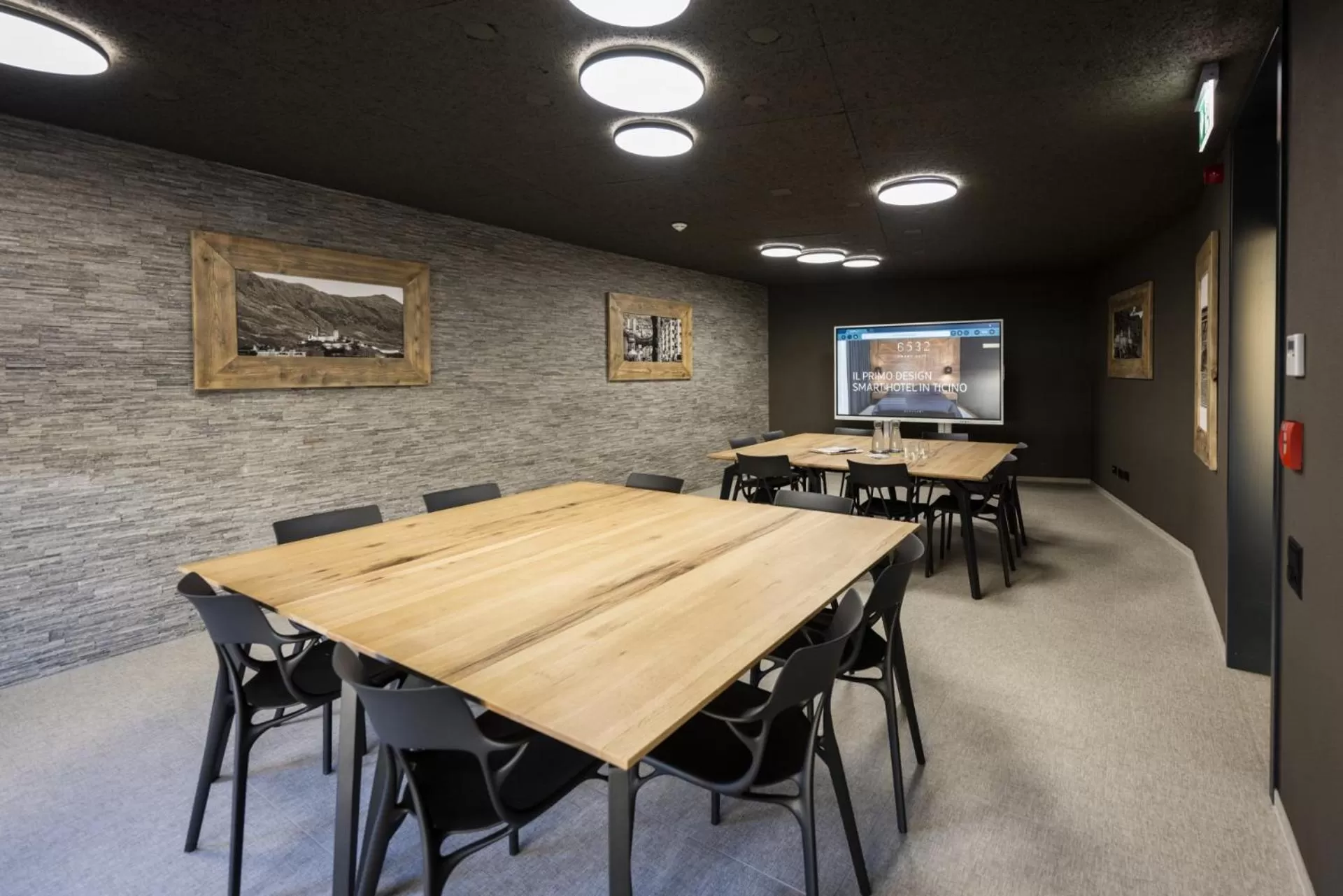 TV and multimedia in 6532 Smart Hotel - Self check-in