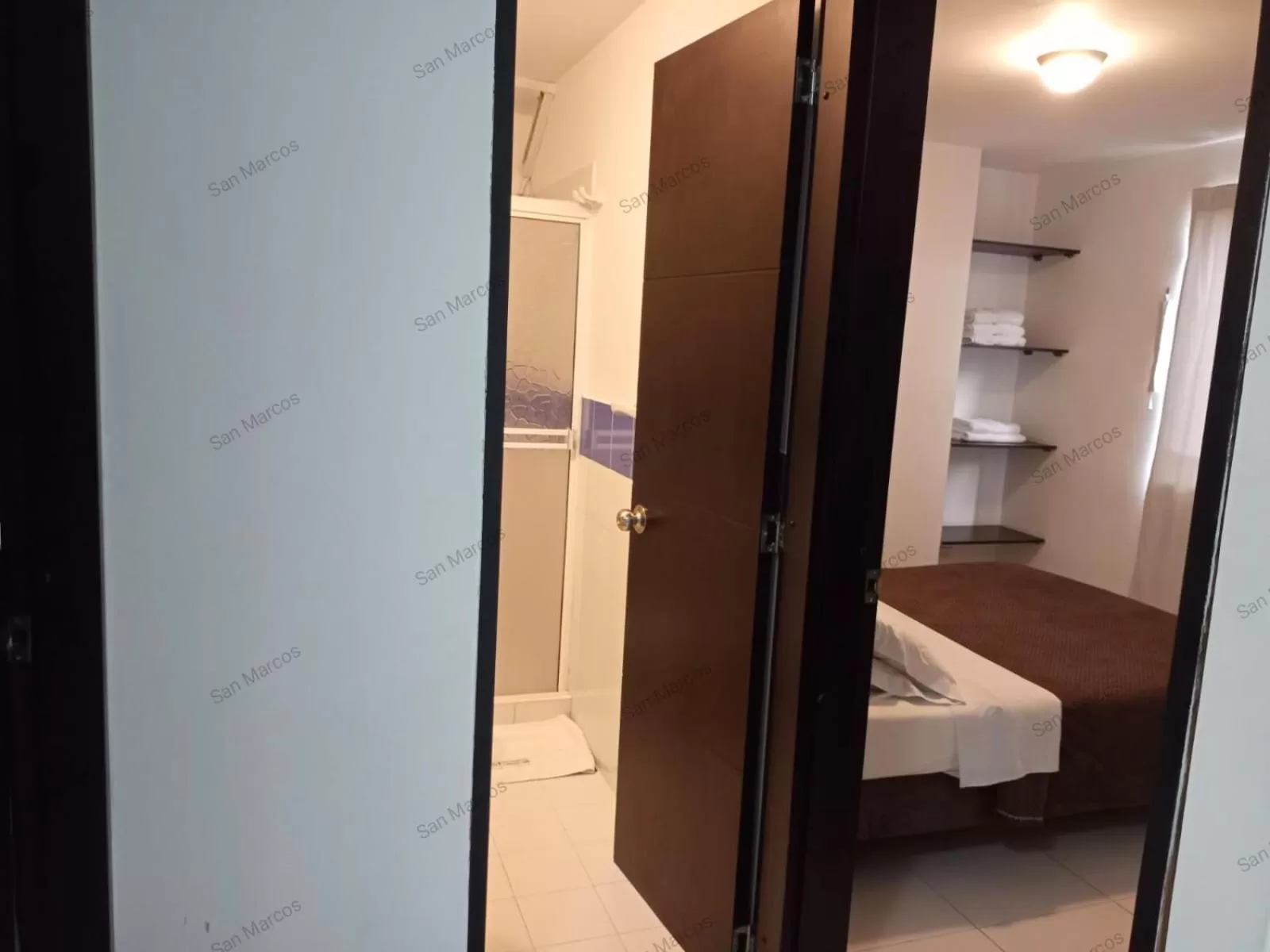 Shower in Apartasuites San Marcos