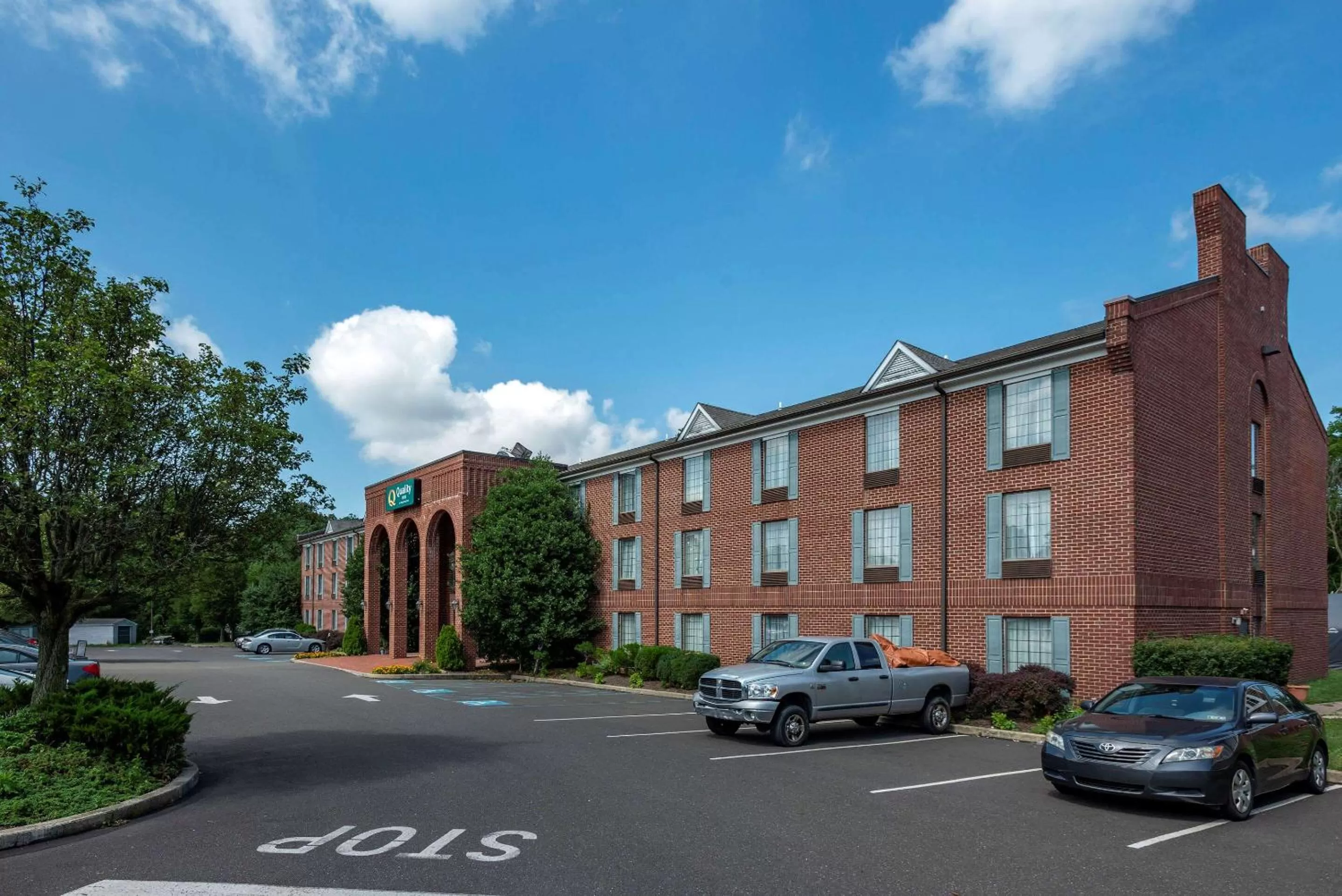 Property building in Quality Inn Montgomeryville-Philadelphia