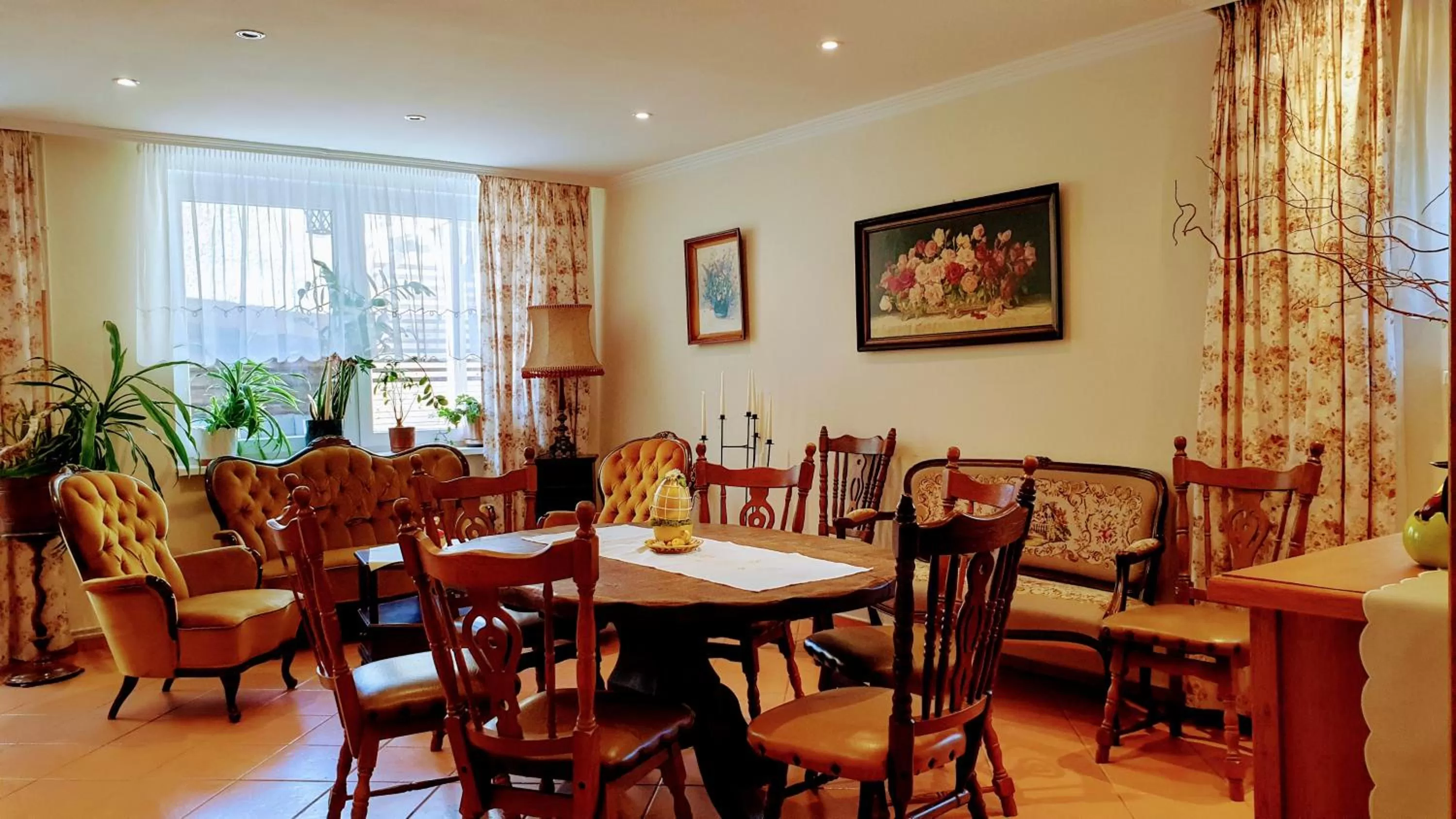 Communal lounge/ TV room in Willa Joka