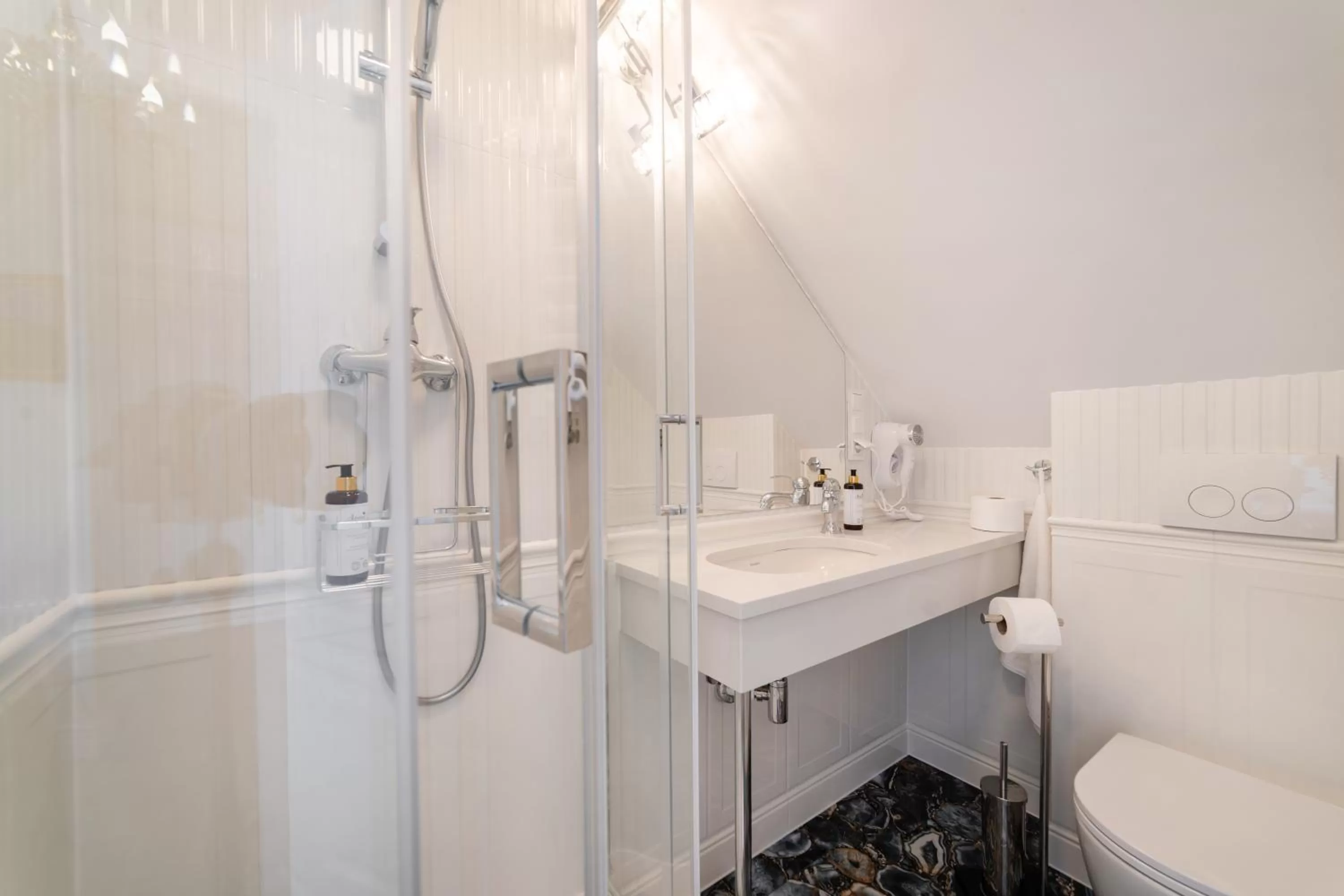 Bathroom in Pensjonat & Restauracja Admirał