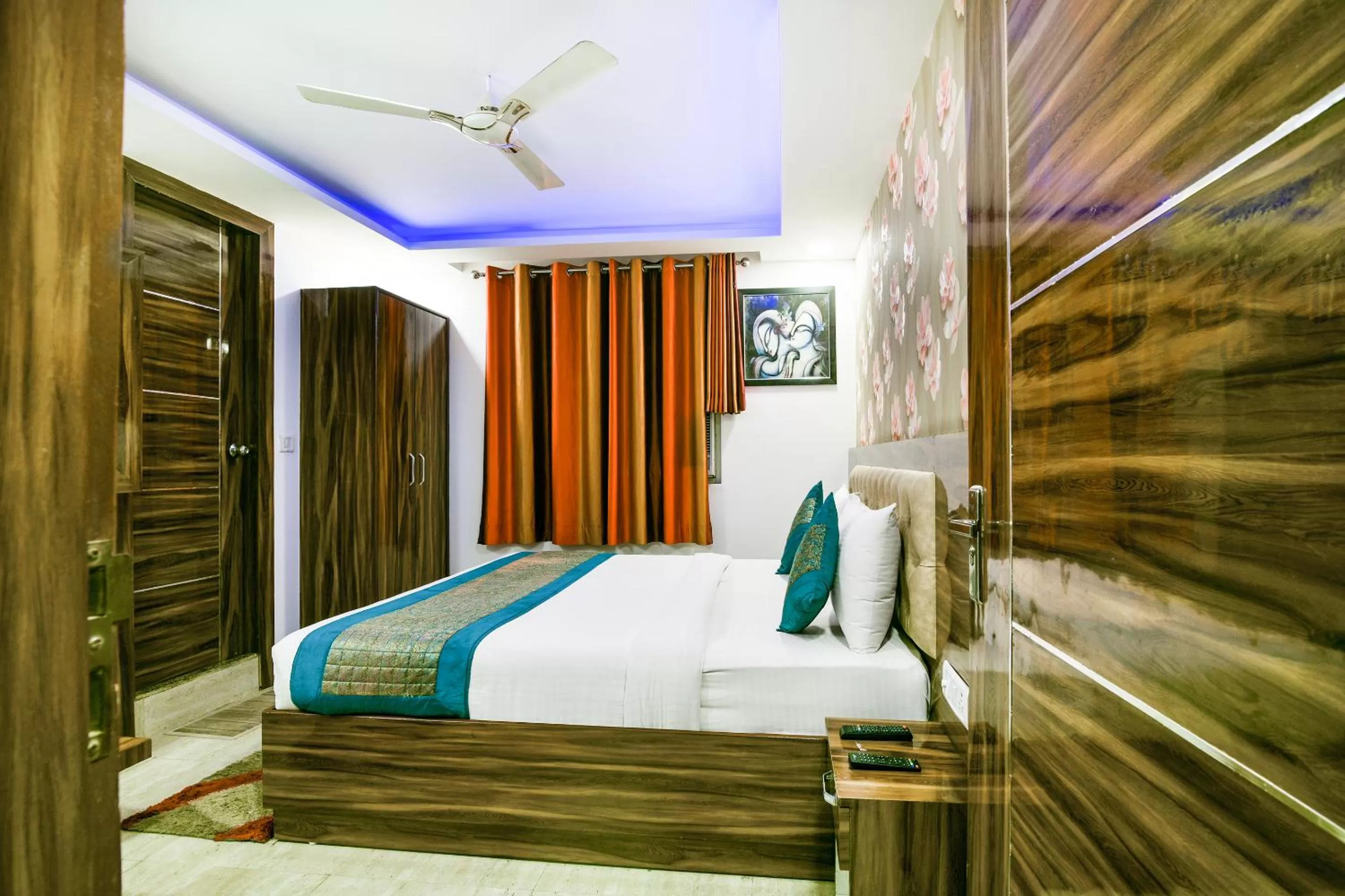 Bed in Hotel Pearl - Mahipalpur Delhi Airport
