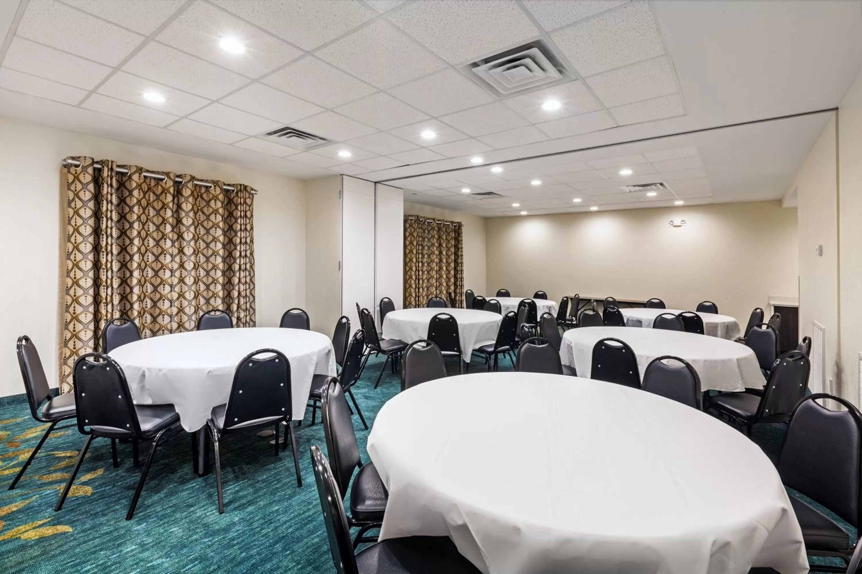 Meeting/conference room in Candlewood Suites Houston - Spring by IHG