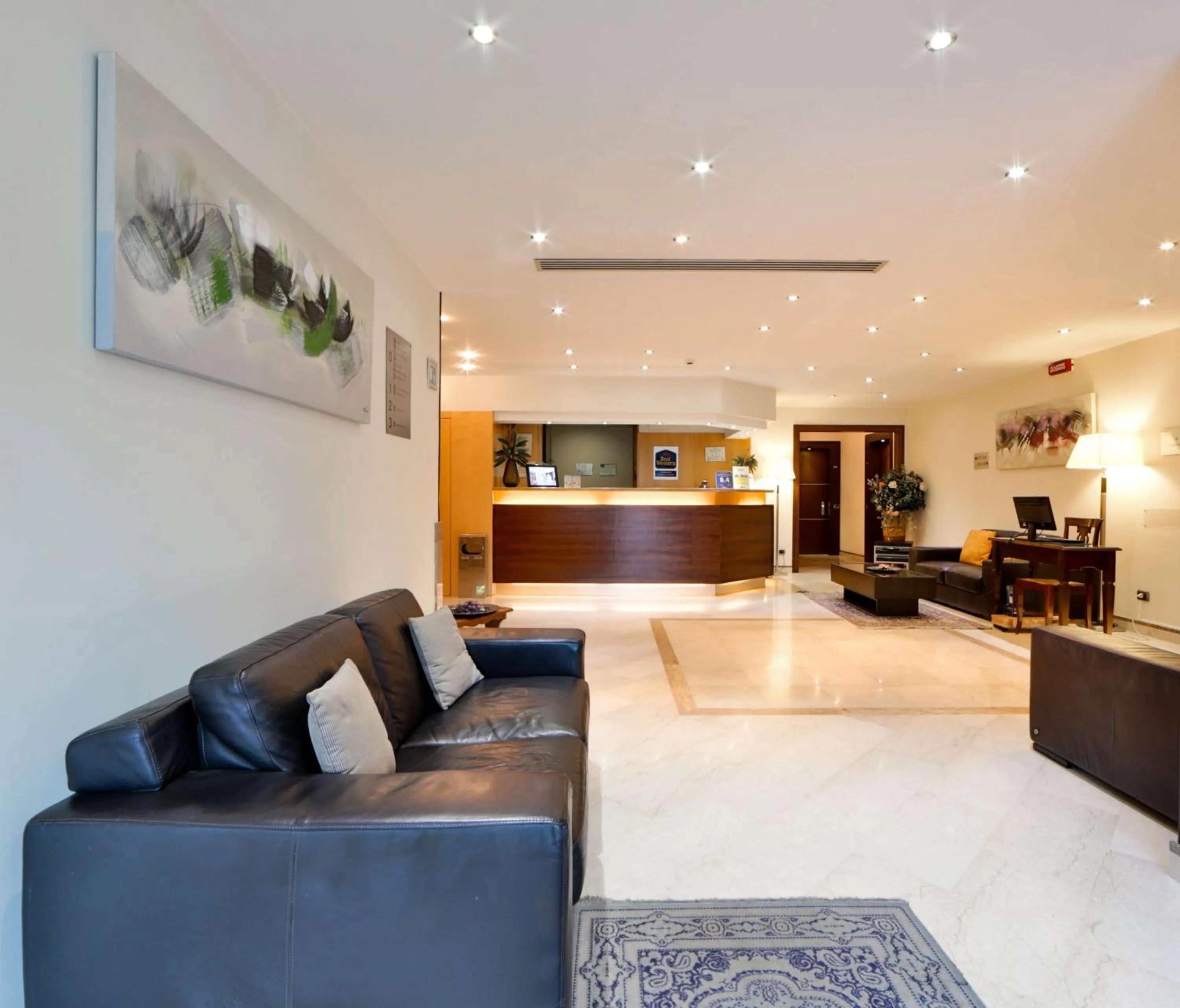 Lobby or reception in Suites & Residence Hotel