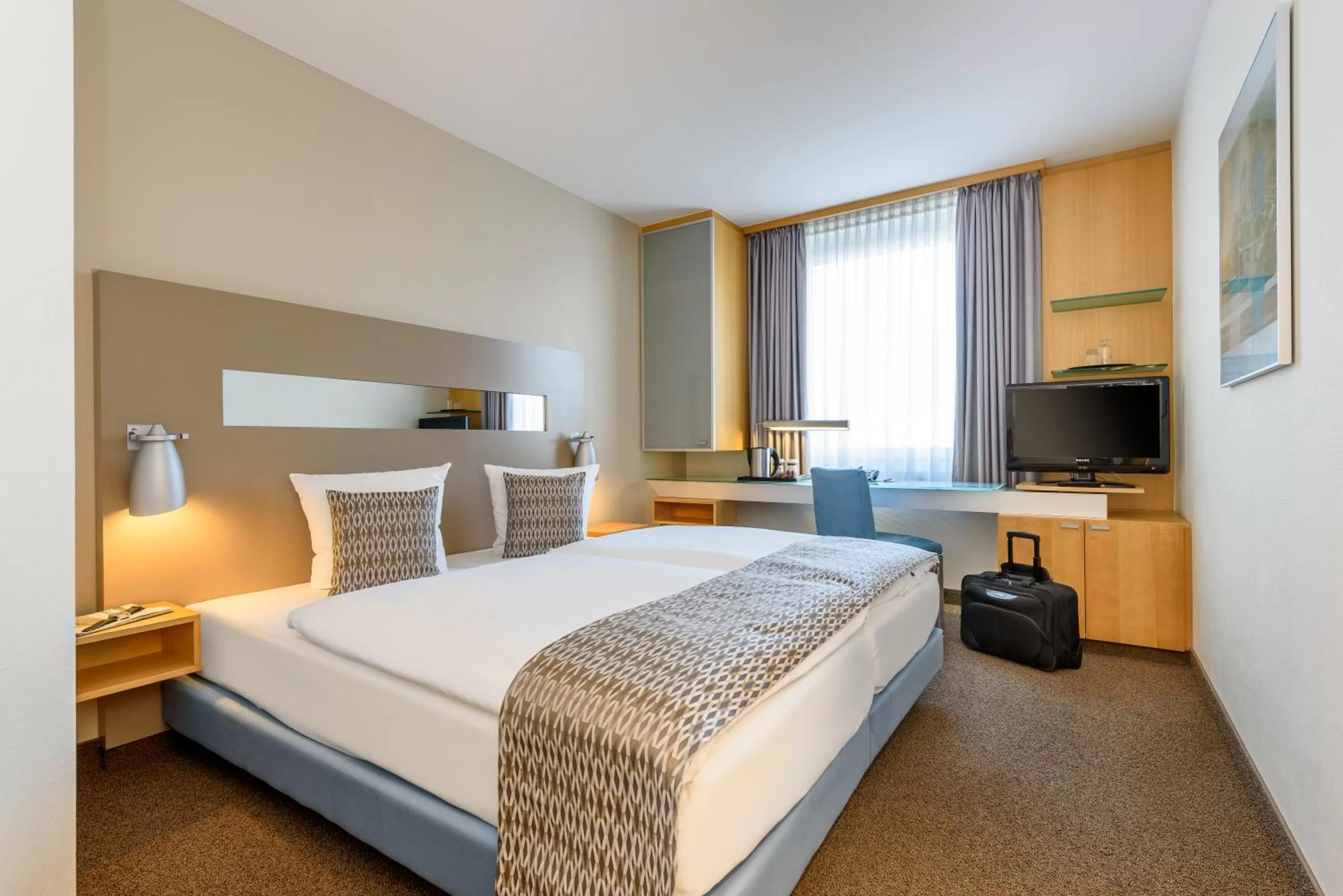 Photo of the whole room, Bed in Mercure Hotel Düsseldorf City Nord