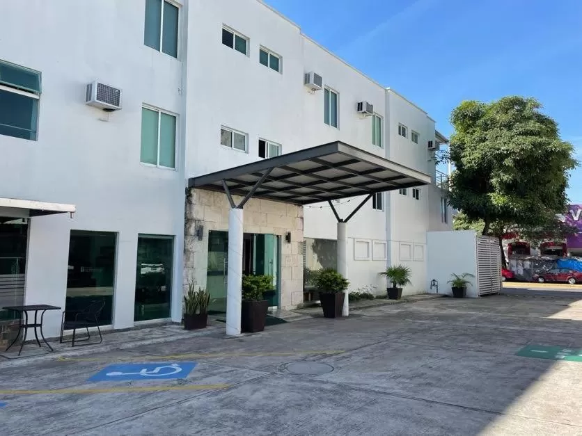 Property building in Hotel Santo Domingo Express