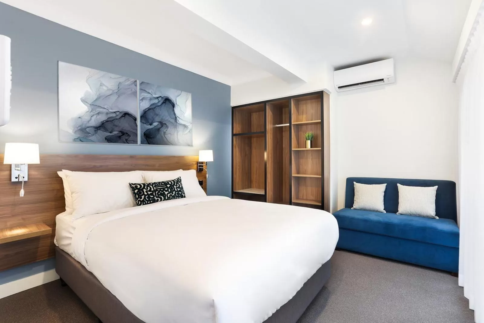Bed in Killara Hotel & Suites
