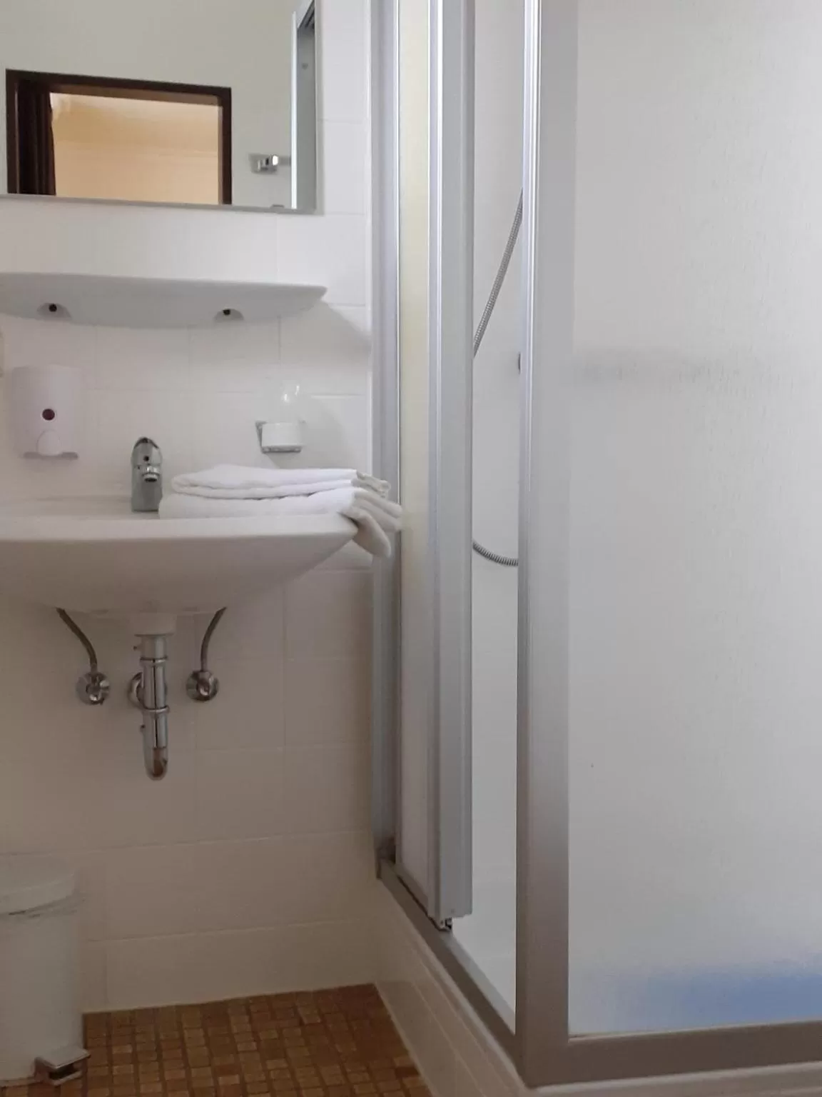 Shower in Hotel Promenade