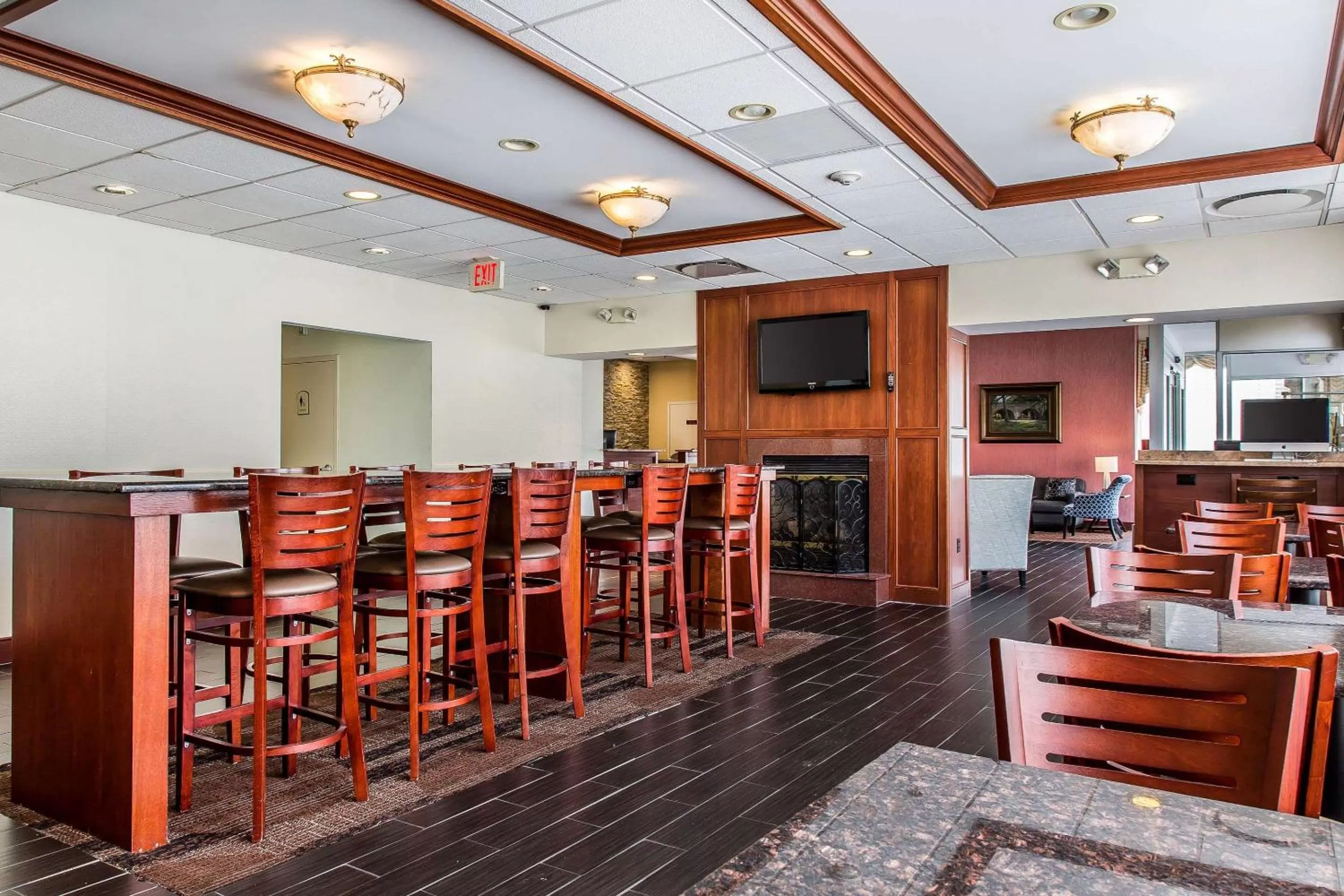 Restaurant/places to eat in Clarion Hotel & Suites Hamden - New Haven