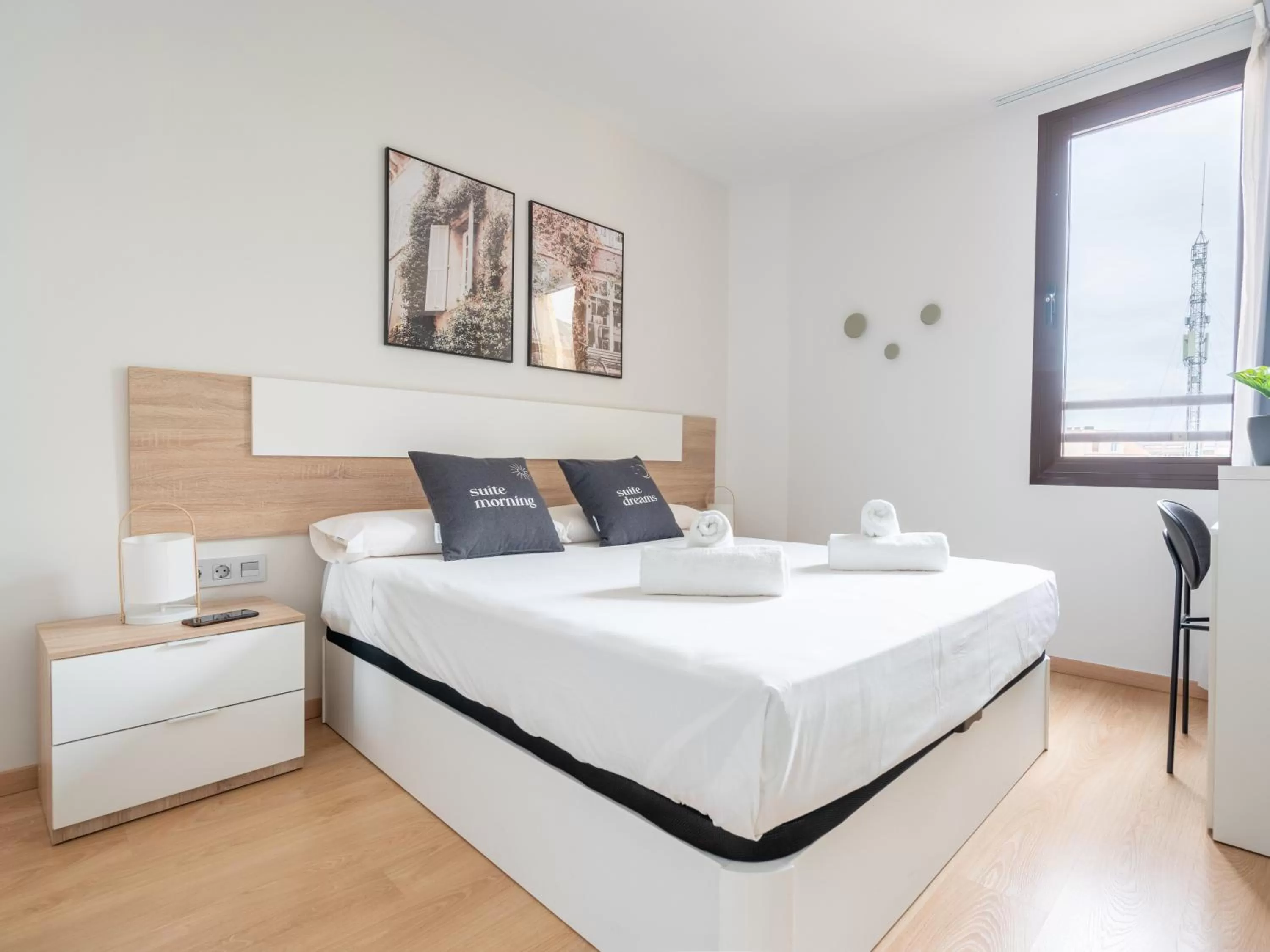 Bed in Limehome Barcelona Carrer de Fontcoberta - Digital Access