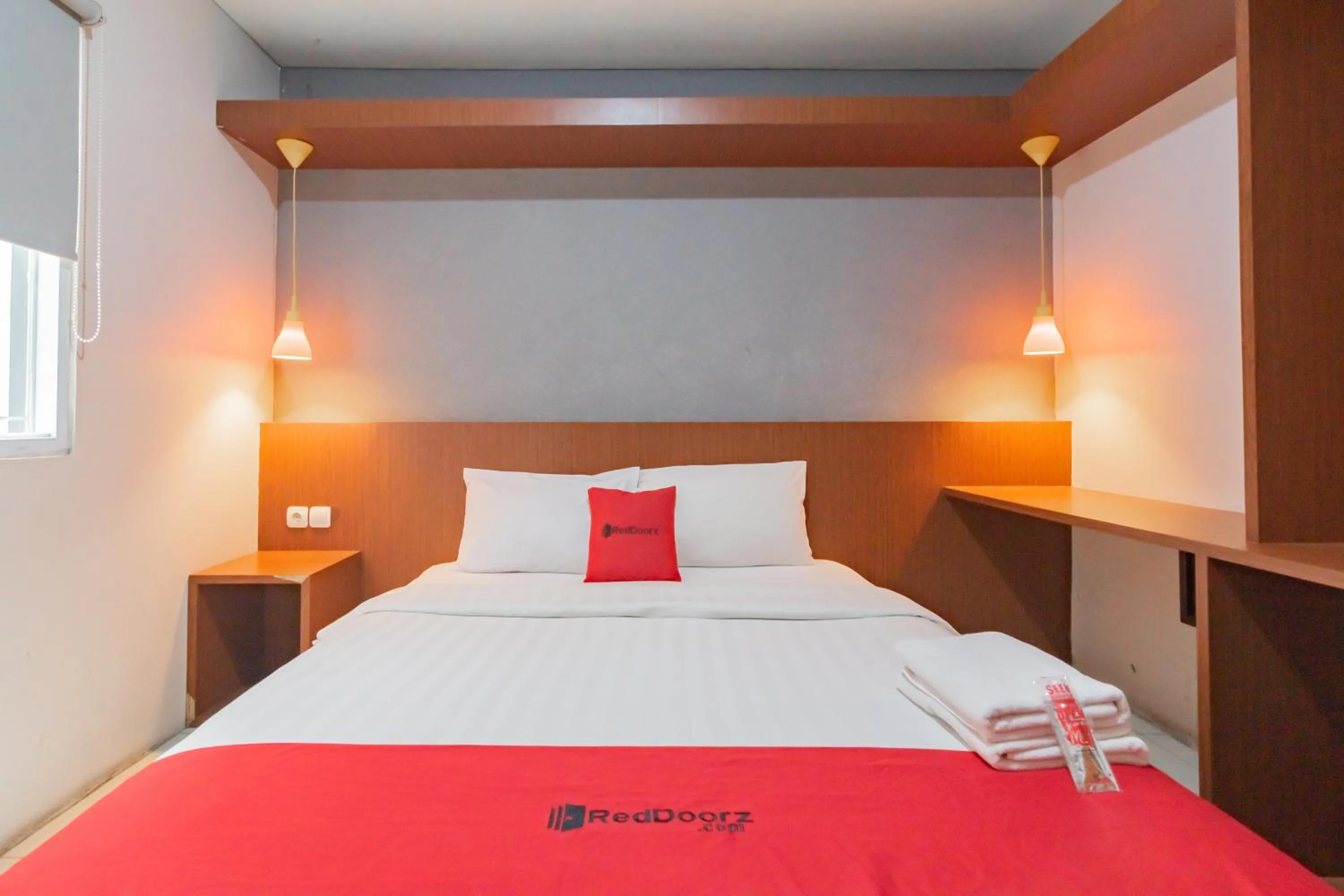 Bedroom, Bed in RedDoorz Plus @ Dago Pojok 3