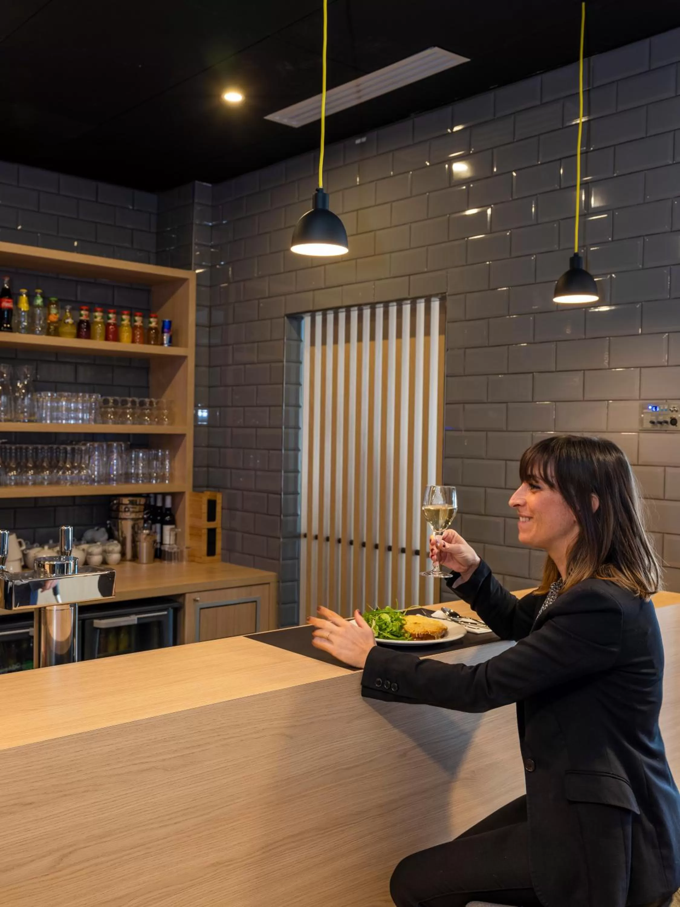 Restaurant/places to eat in Holiday Inn Express - Nice - Grand Arenas by IHG