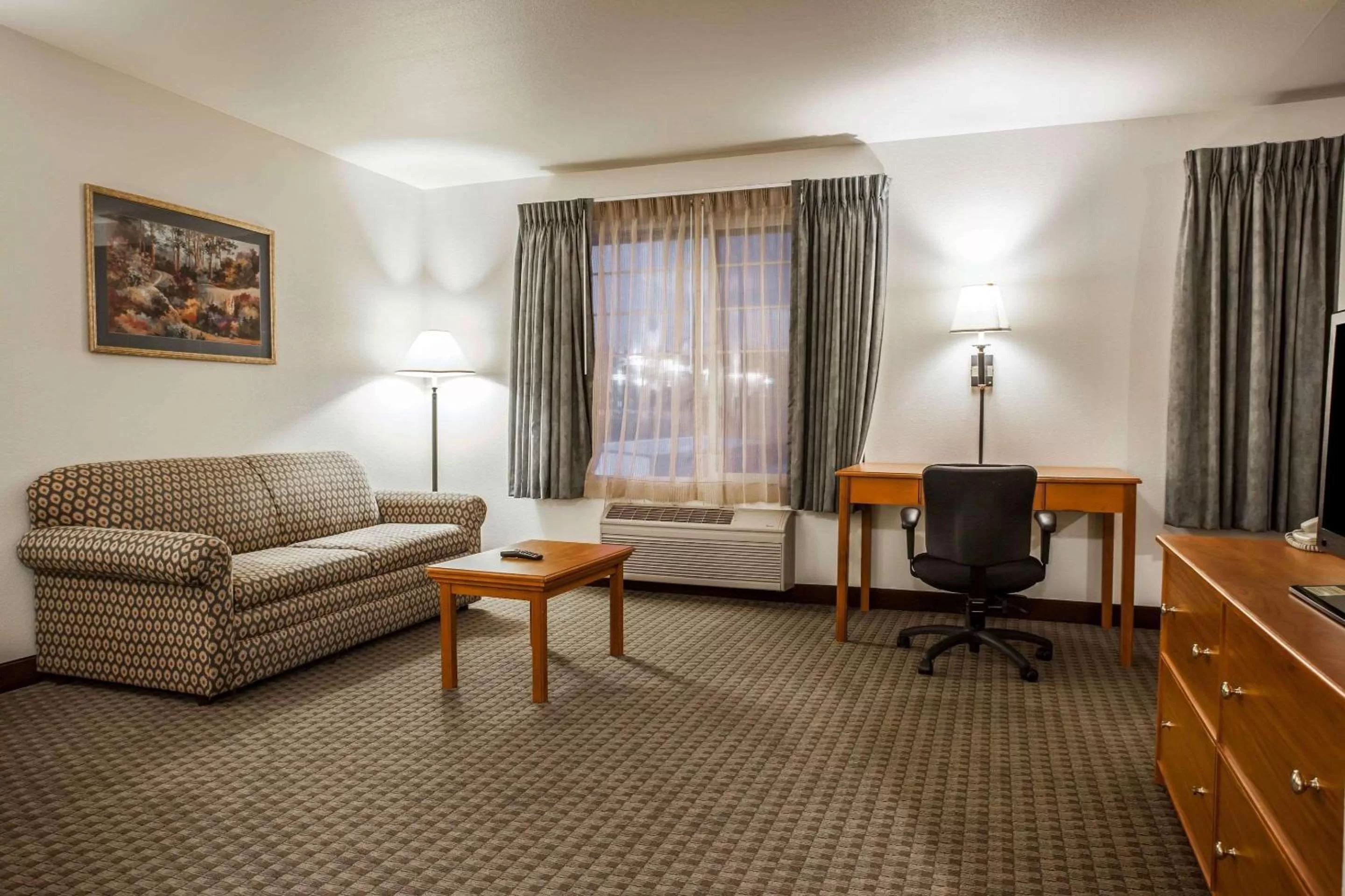 Bedroom in Quality Inn & Suites Federal Way - Seattle