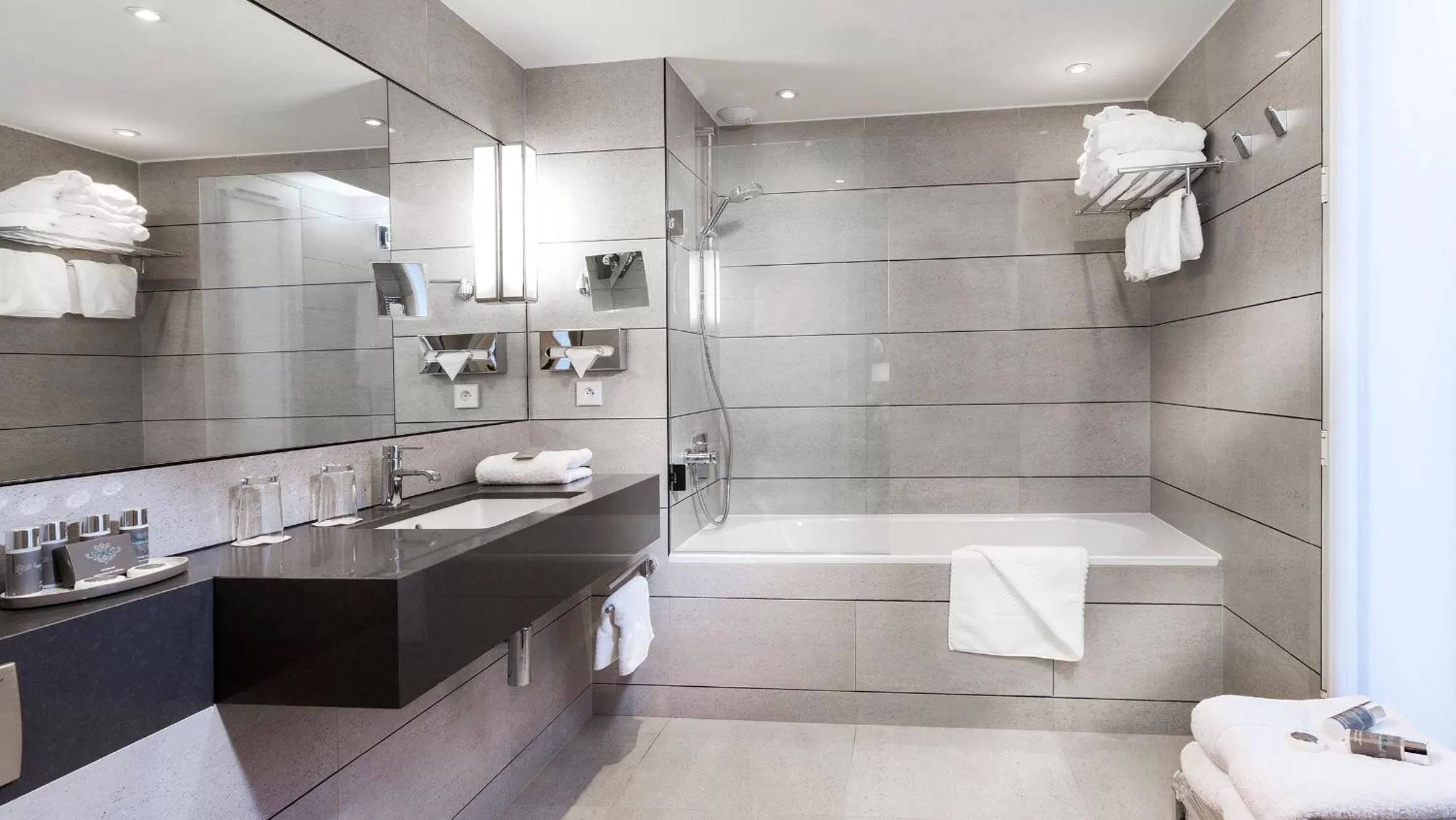 Bathroom in Balmoral Champs Elysées