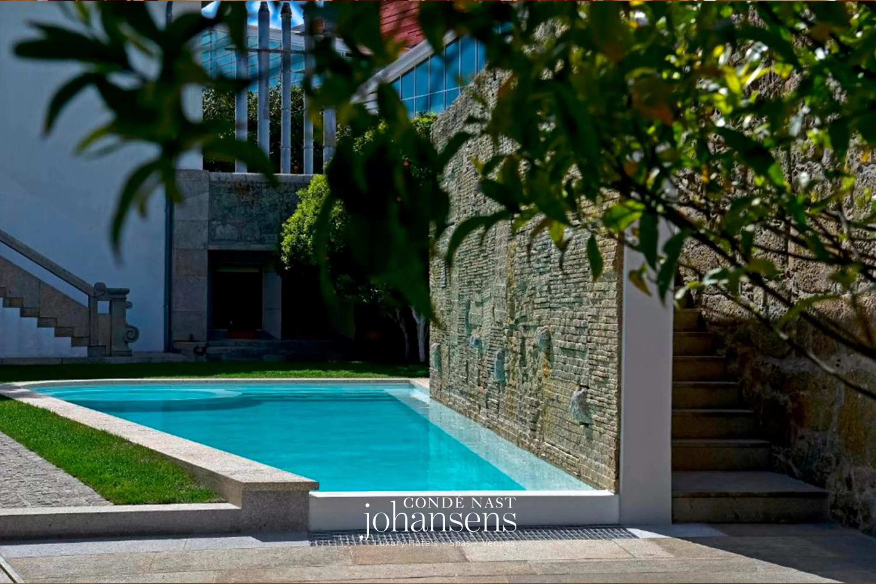 Swimming pool in Casa Melo Alvim - by Unlock Hotels