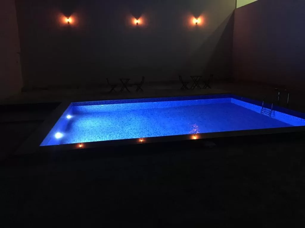 Swimming pool in Ibra Plaza Hotel