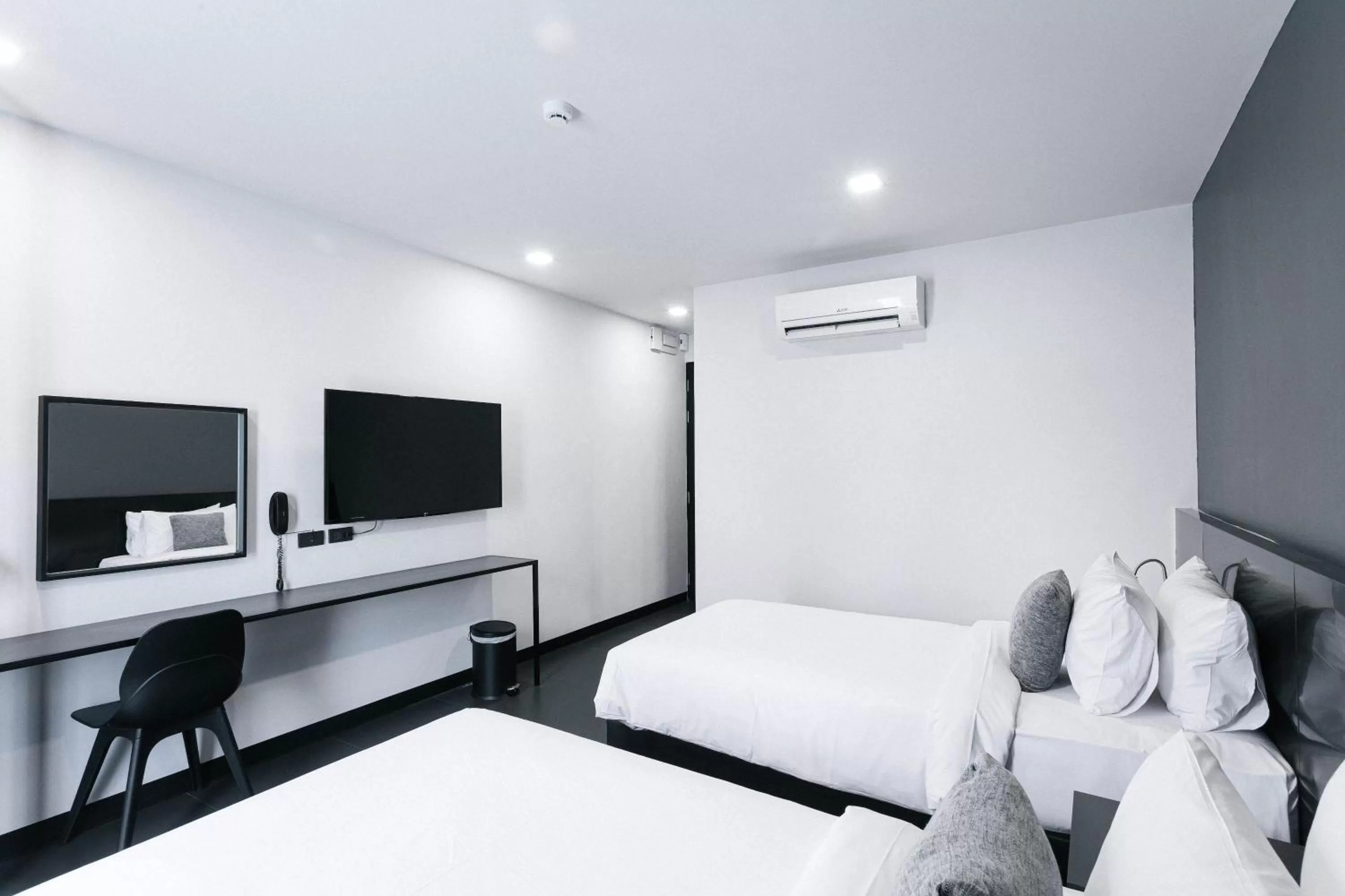 Bedroom, Bed in CREW Hotel