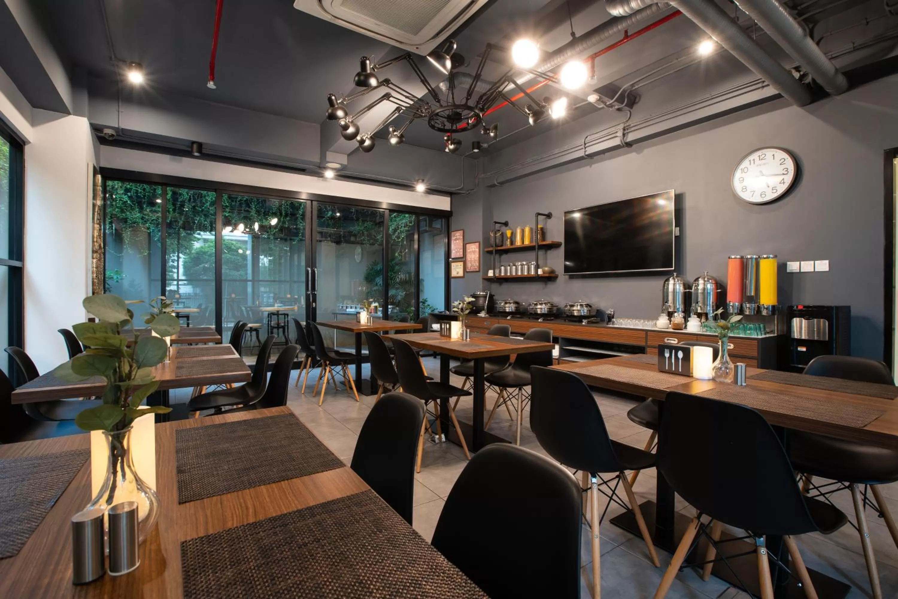 Restaurant/places to eat in Juno Tanah Abang Jakarta