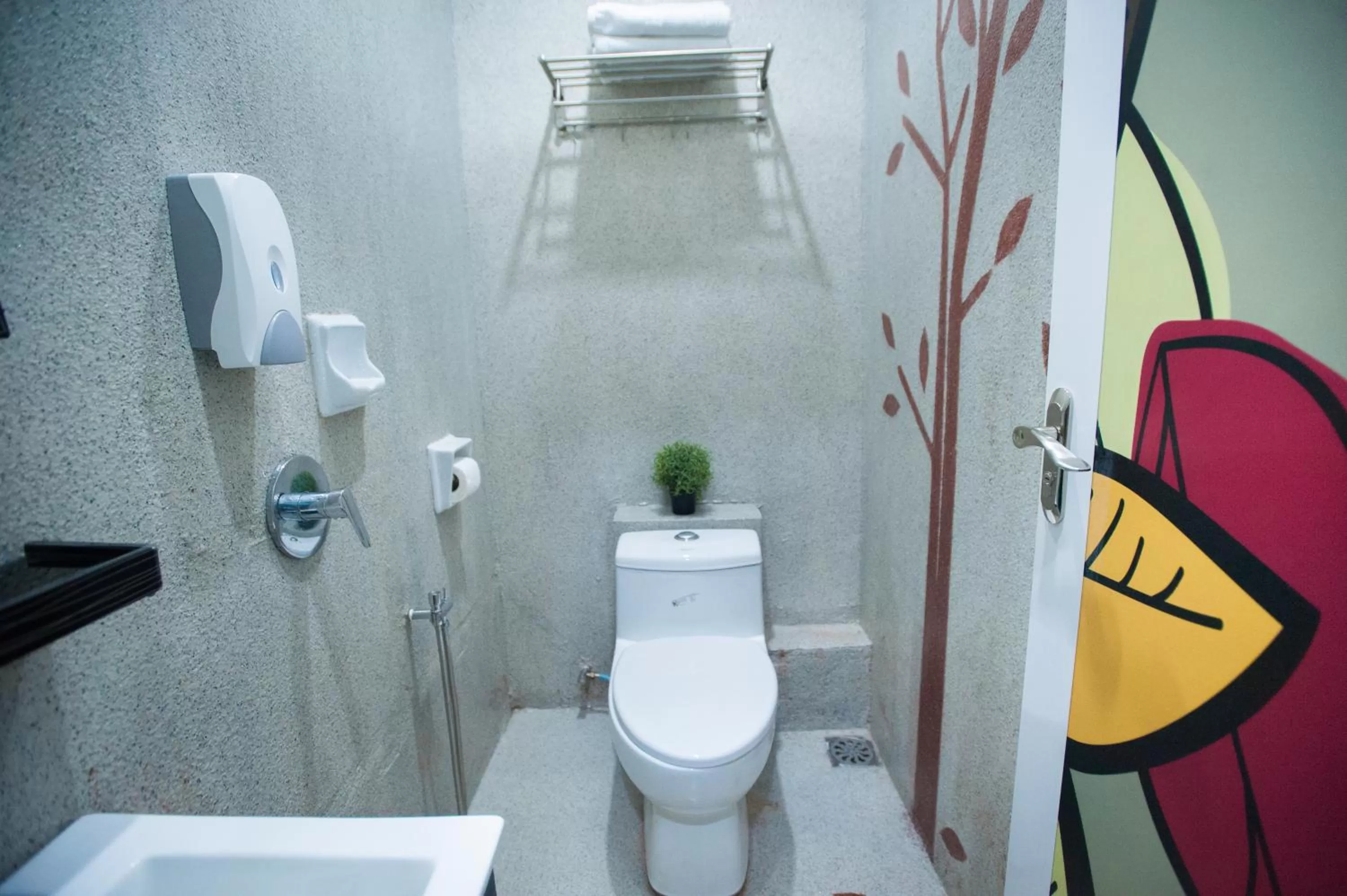 Shower in DJ Citi Point Hotel