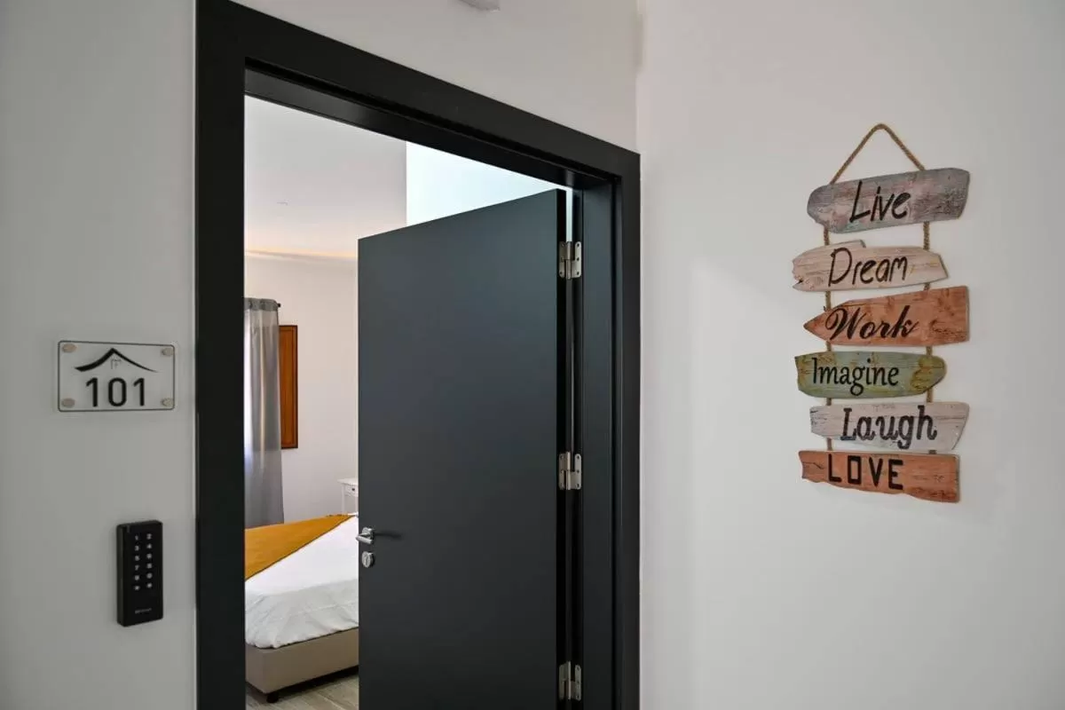 Decorative detail, Bed in Porto D'Abrigo - Alojamento Local