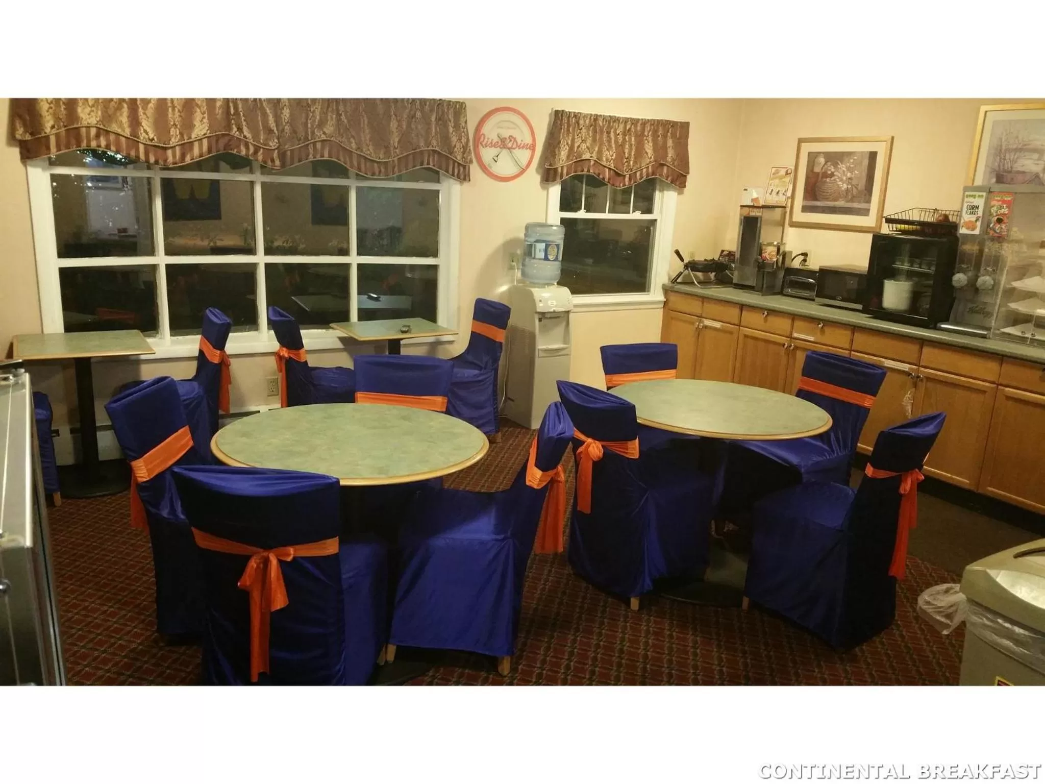 Lounge or bar in Howard Johnson by Wyndham Williamstown