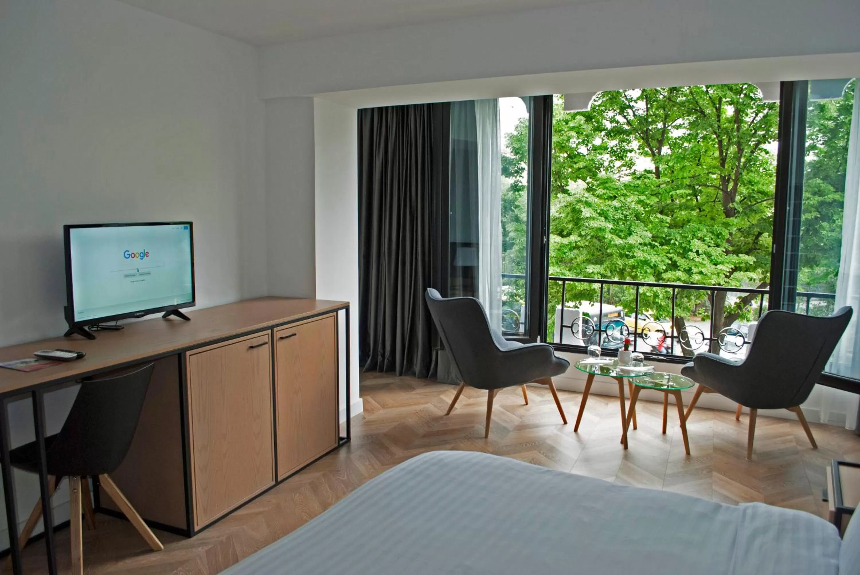 Communal lounge/ TV room, Bed in Prime Hotel