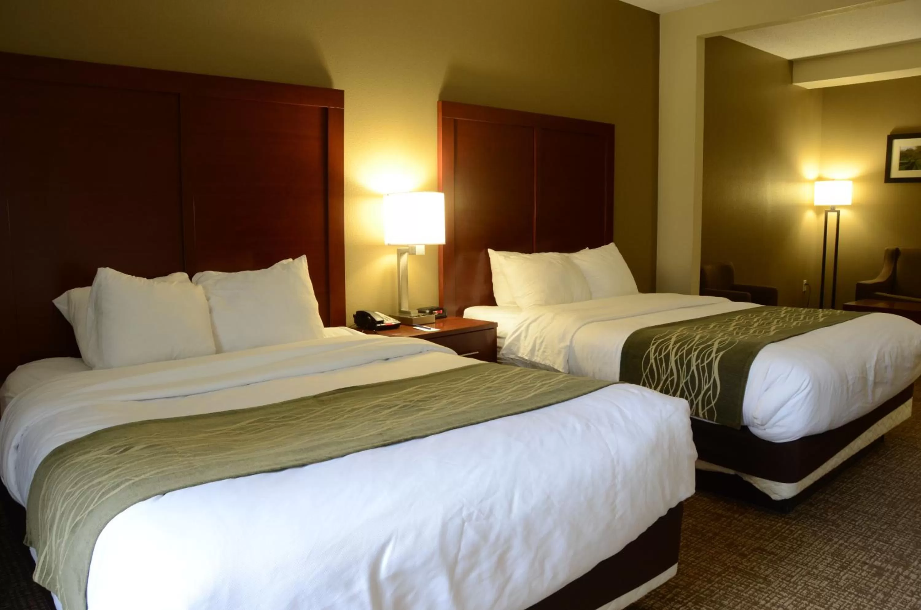 Bed in Comfort Inn & Suites Cave City