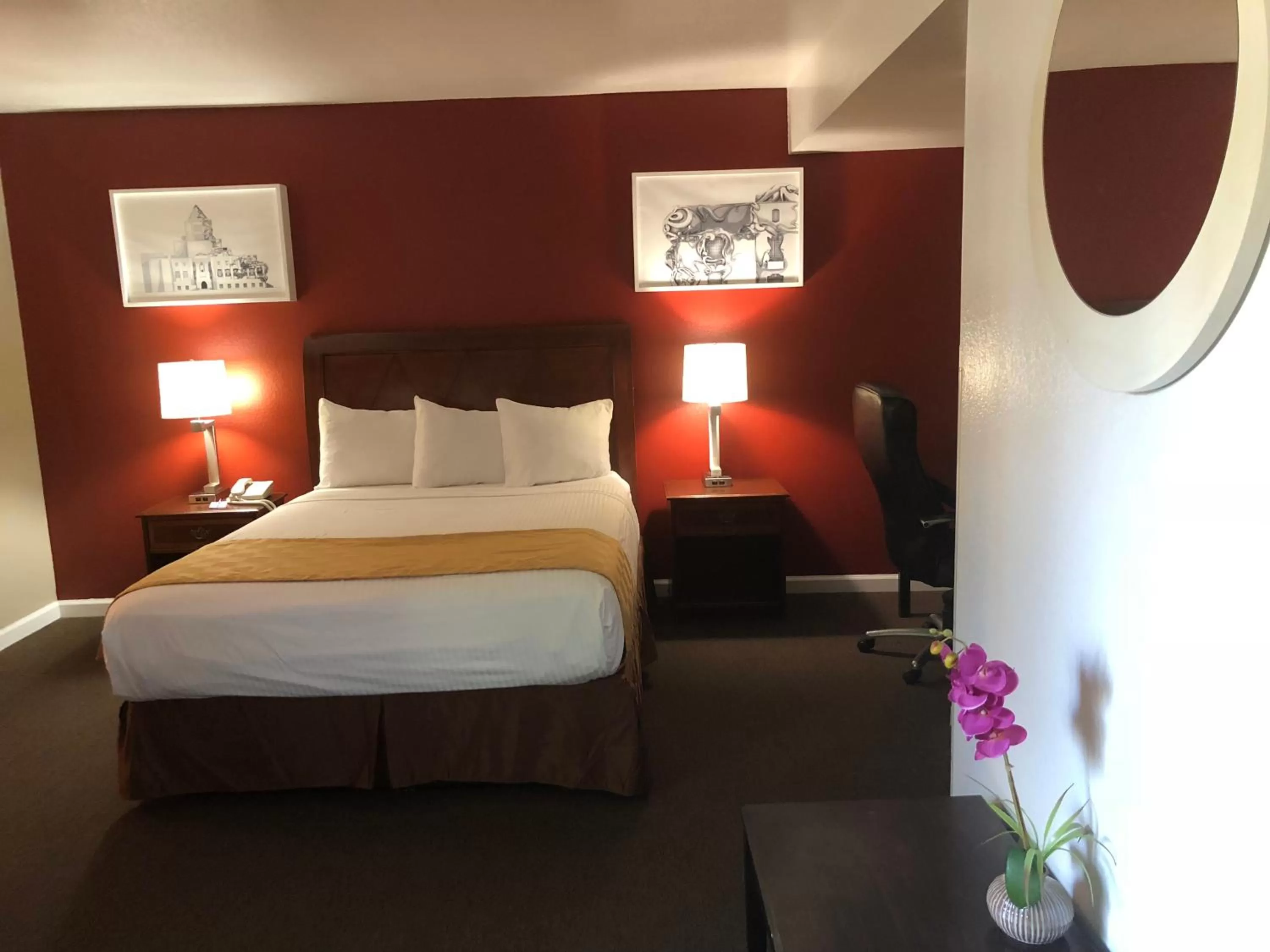 Bedroom, Bed in Knights Inn Los Angeles Central / Convention Center Area