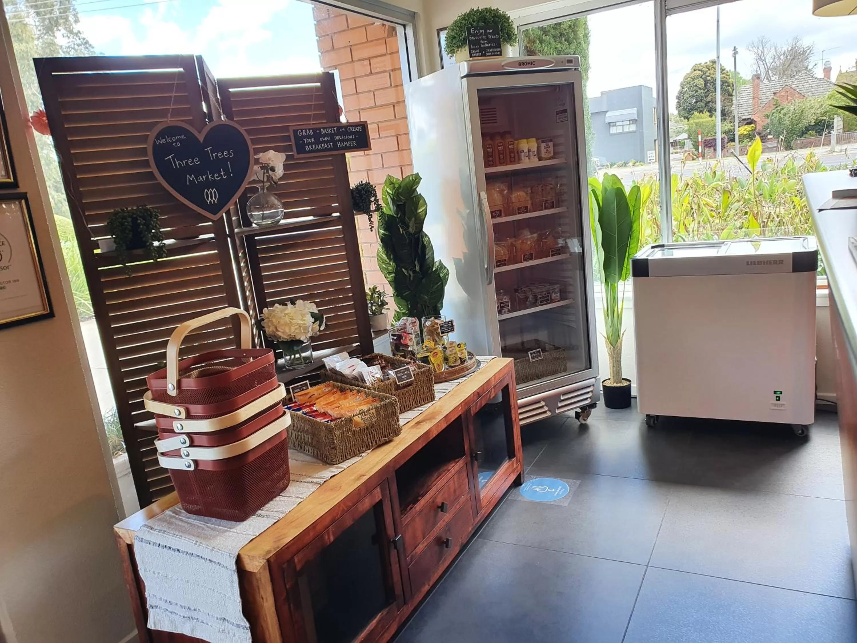 Breakfast in Parkview Motor Inn and Apartments