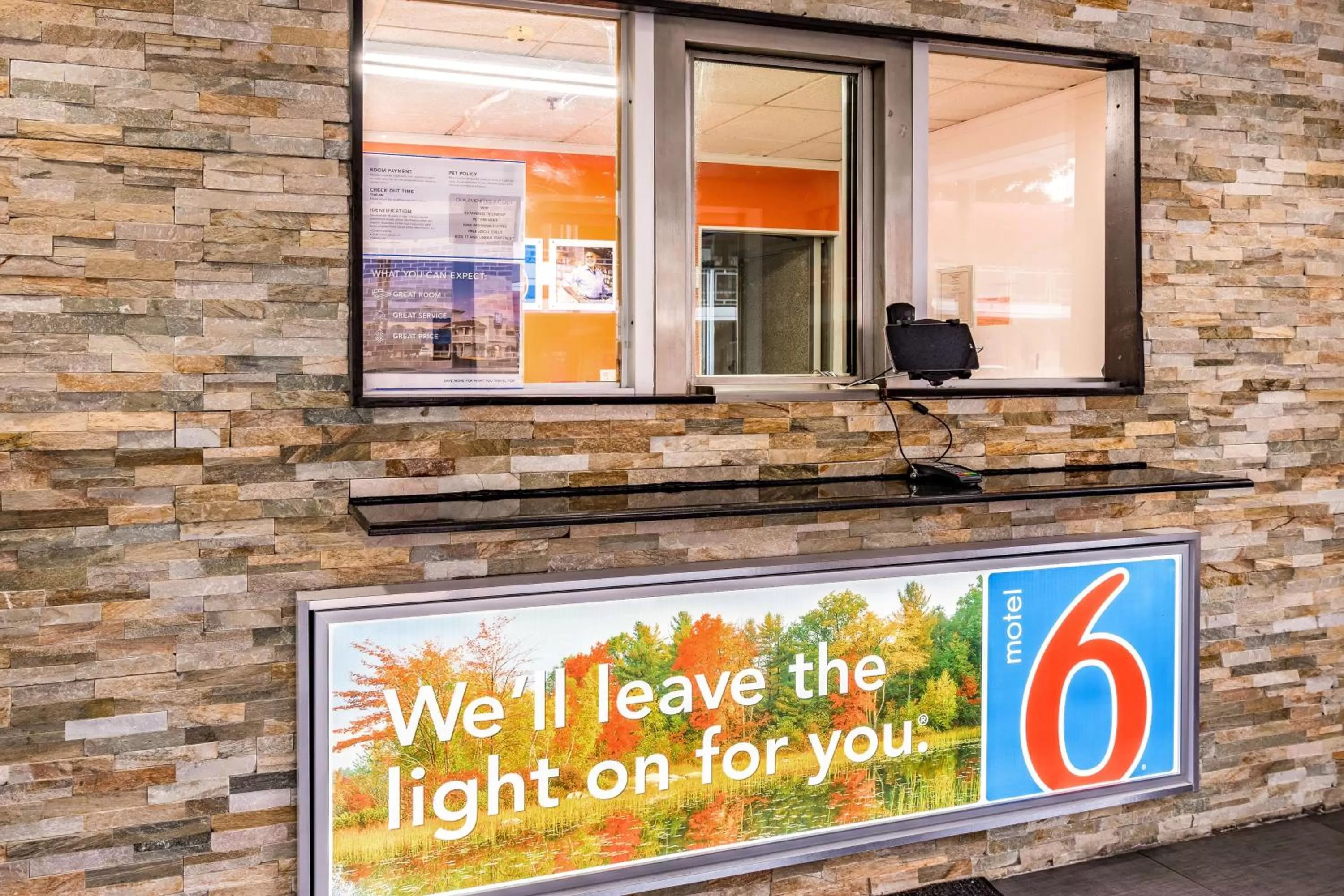Lobby or reception in Motel 6-Elmsford, NY - White Plains