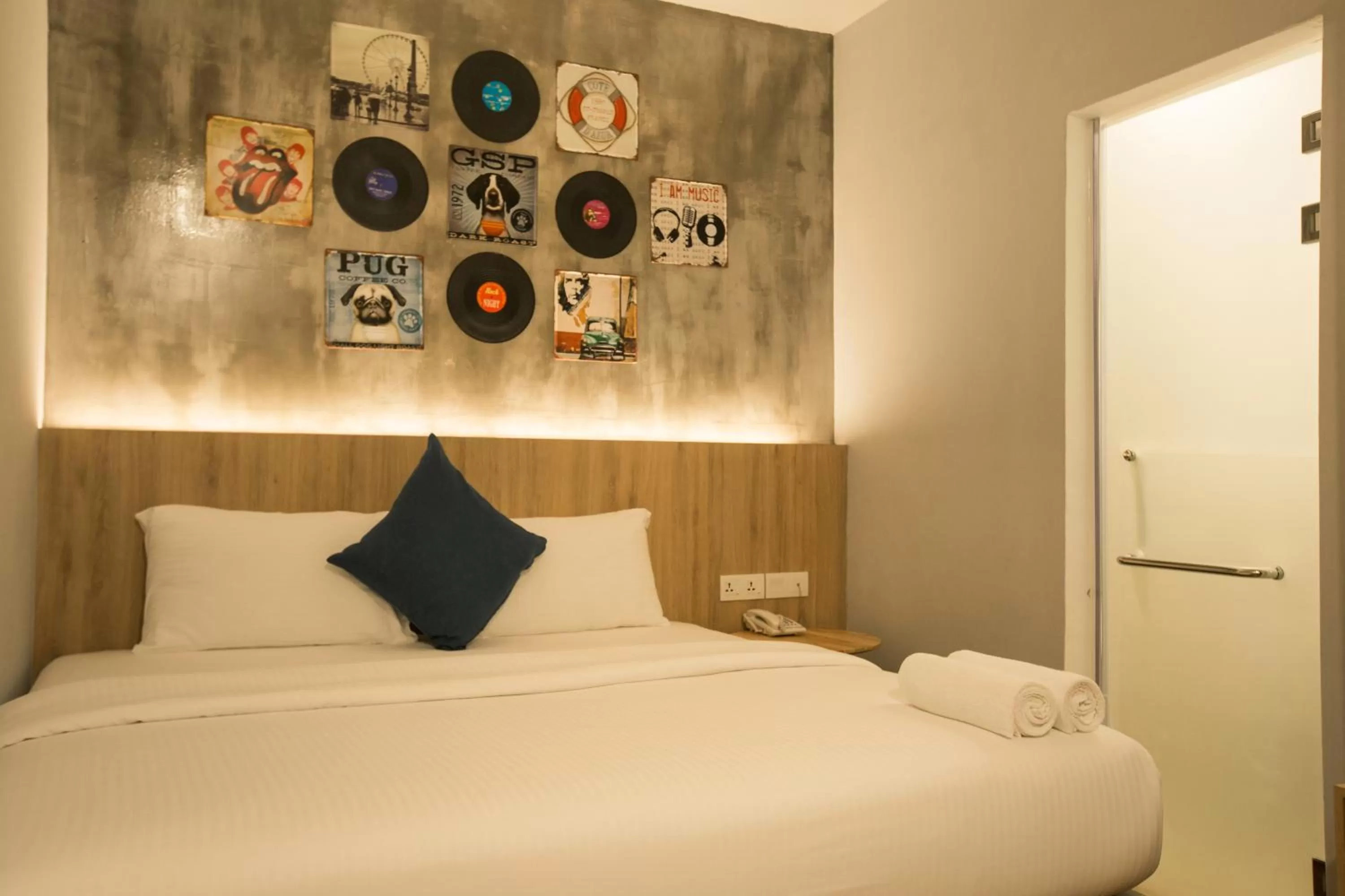 Bed in HOTEL CIQ, JALAN TRUS