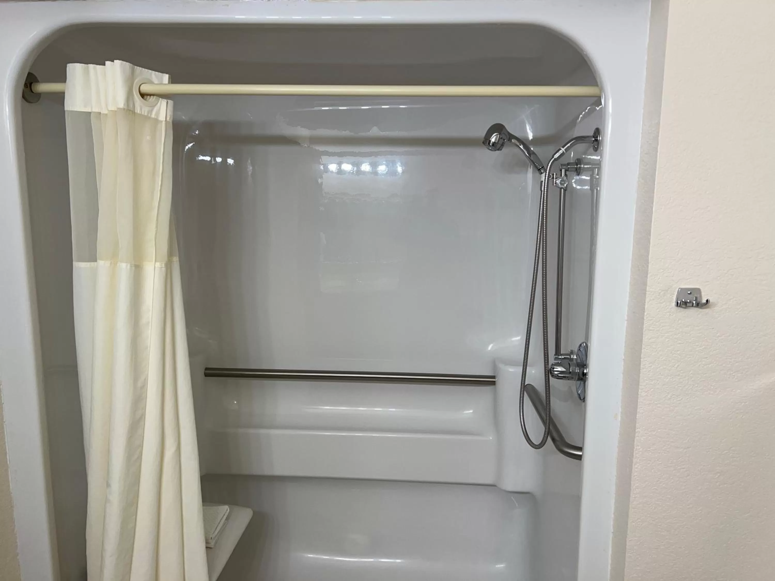 Bath in Express Inn & suites