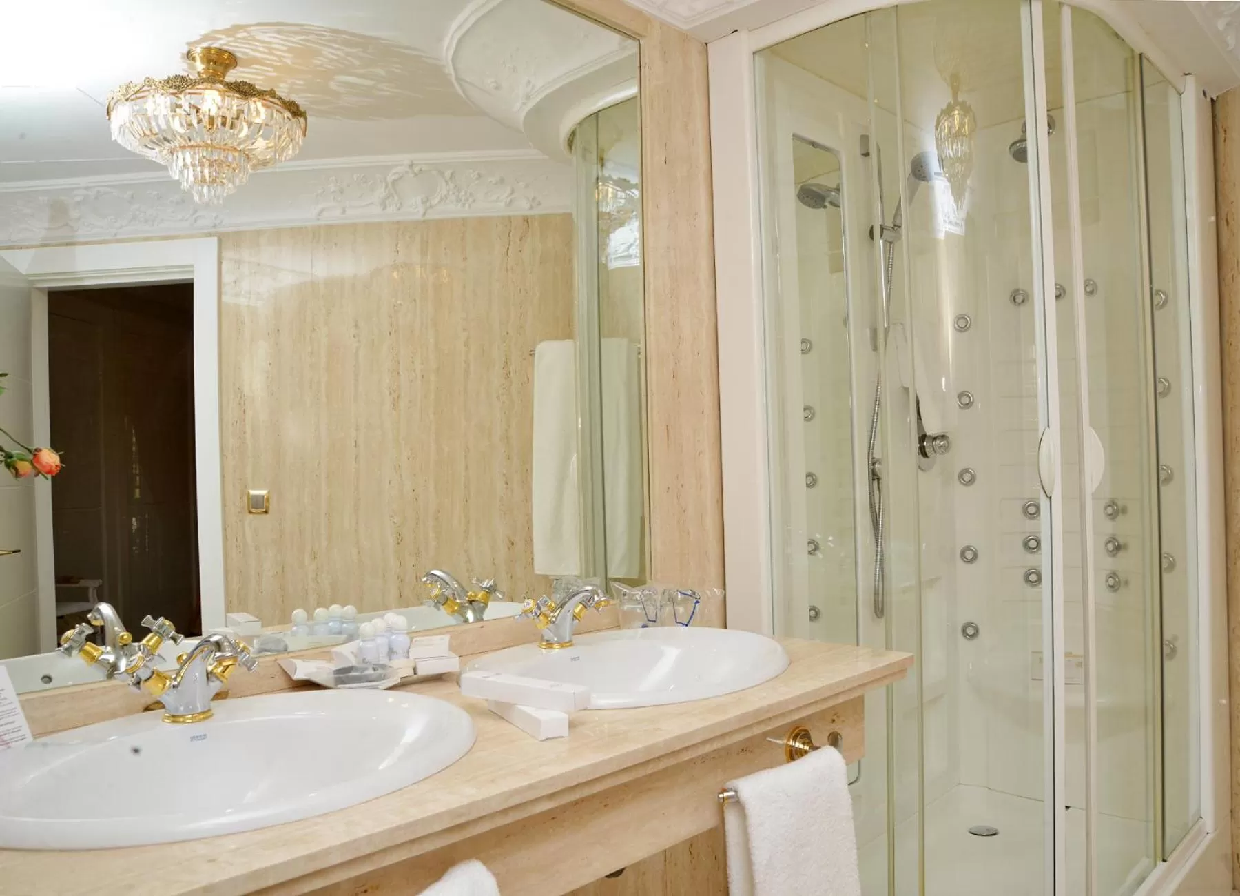 Bathroom in Artheus Carmelitas Salamanca