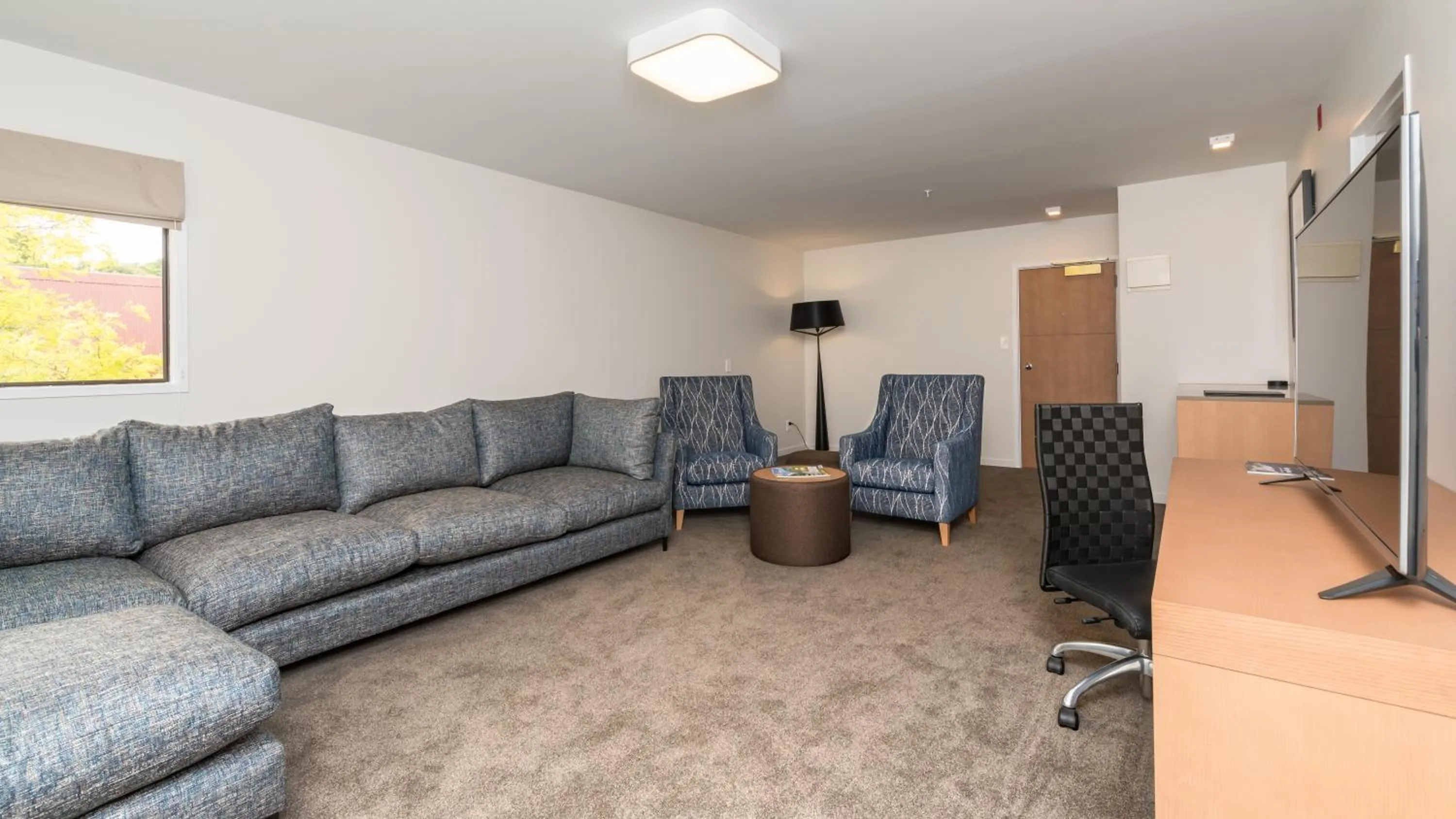 Living room in Distinction Hamilton Hotel & Conference Centre