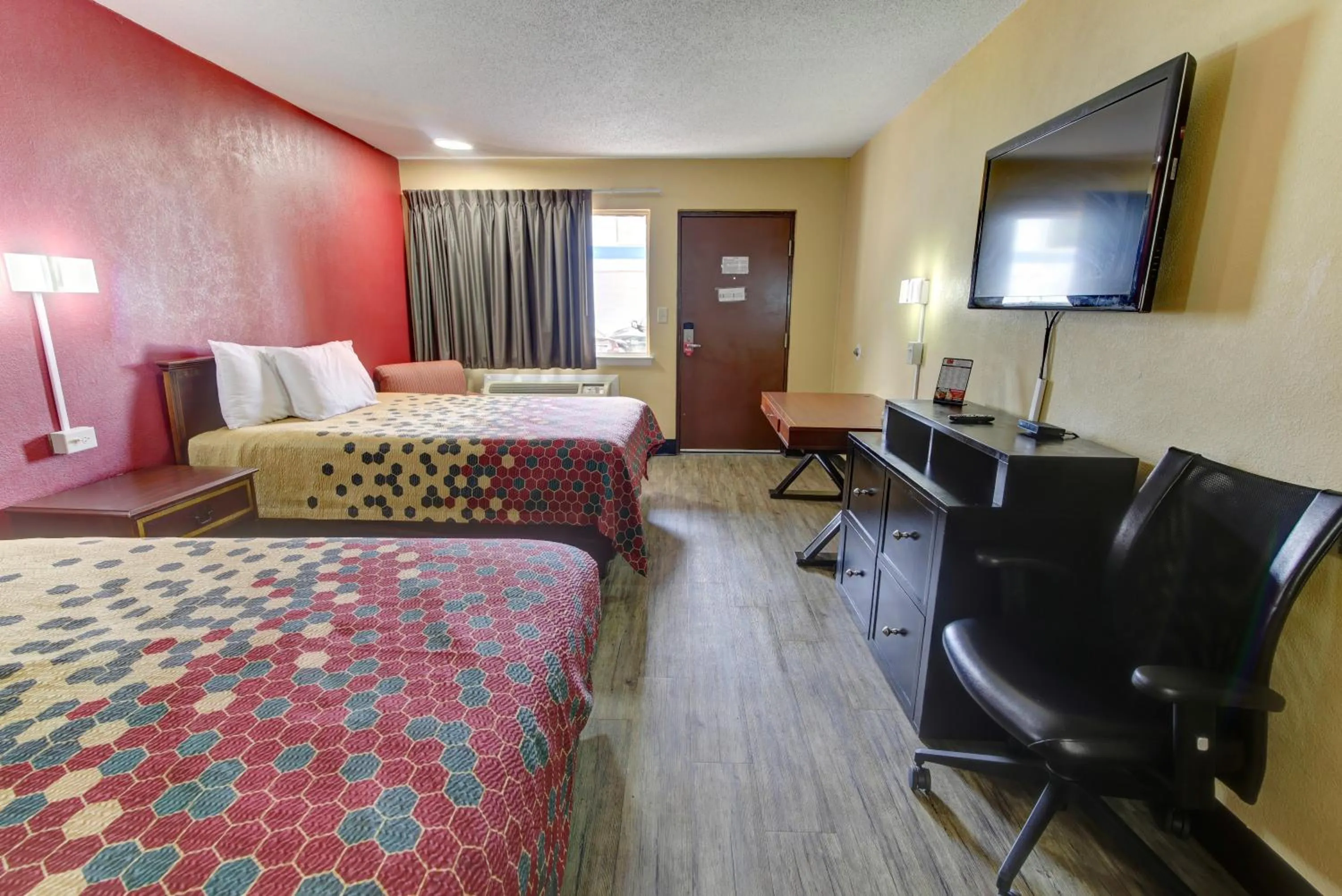 Bed in Econo Lodge Virginia Beach Town Center
