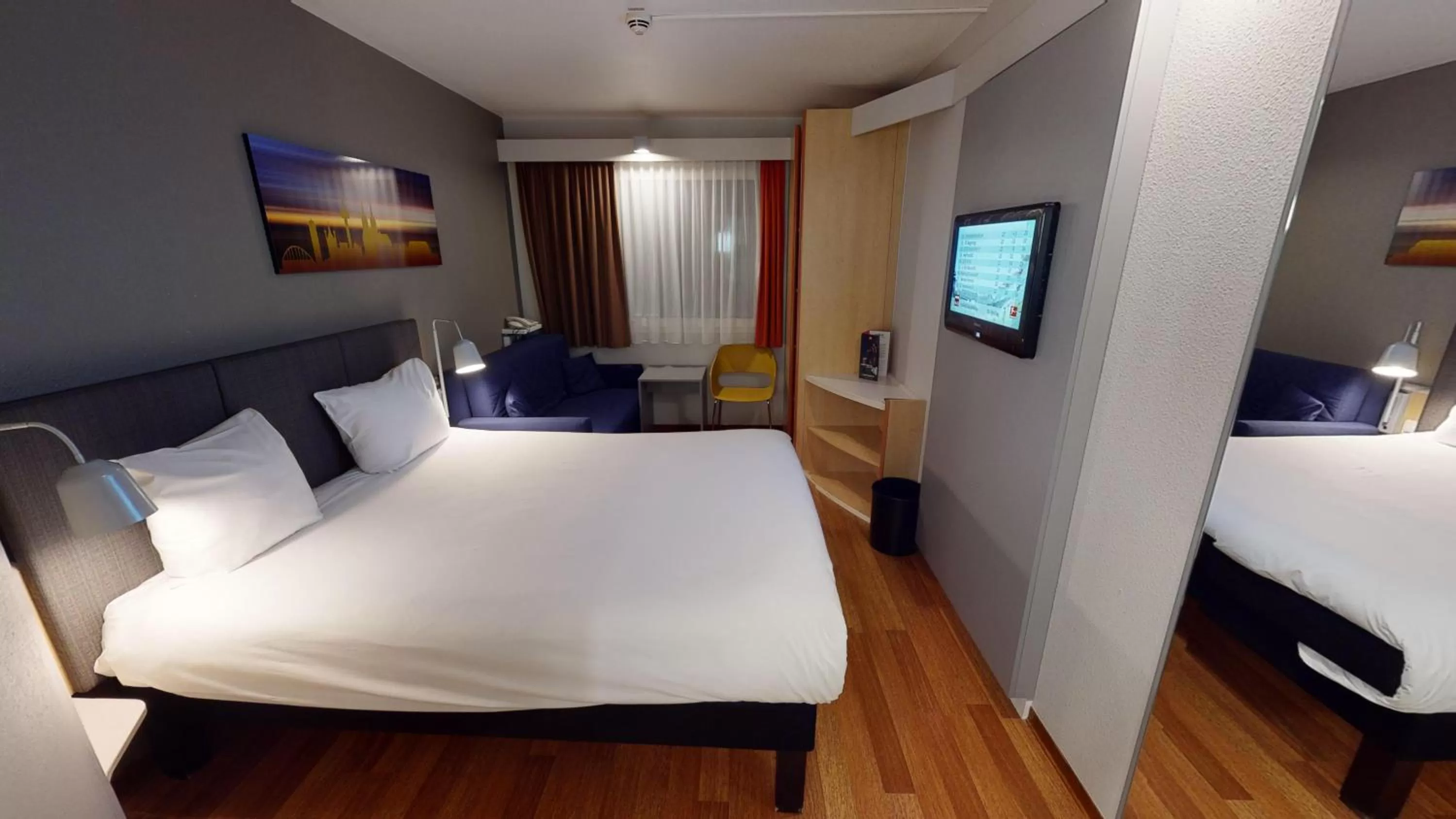 Photo of the whole room, Bed in ibis Hotel Köln Airport