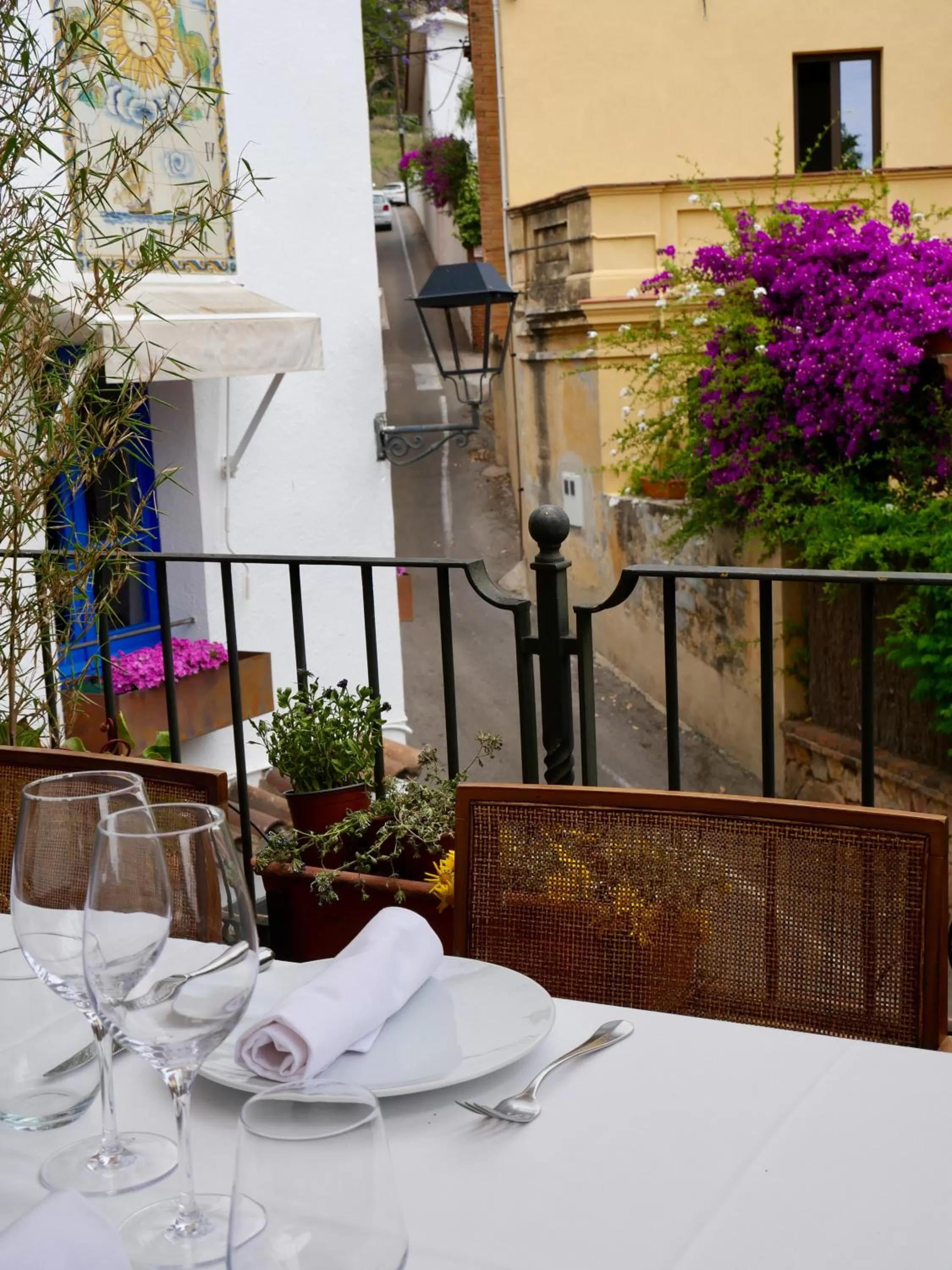 Restaurant/places to eat in Hostal de la Plaça - Hotel Boutique