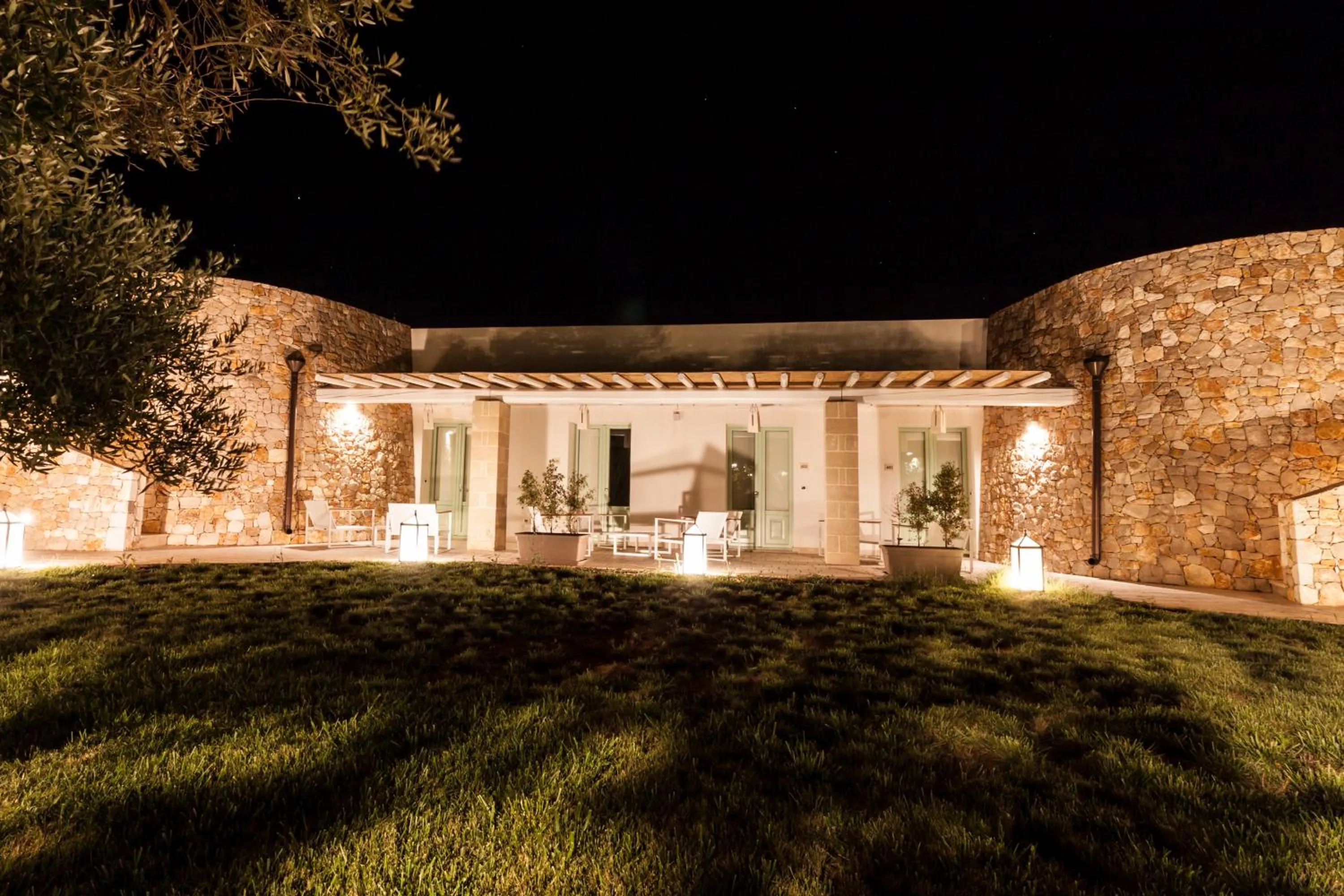 Facade/entrance in Montiro' Hotel