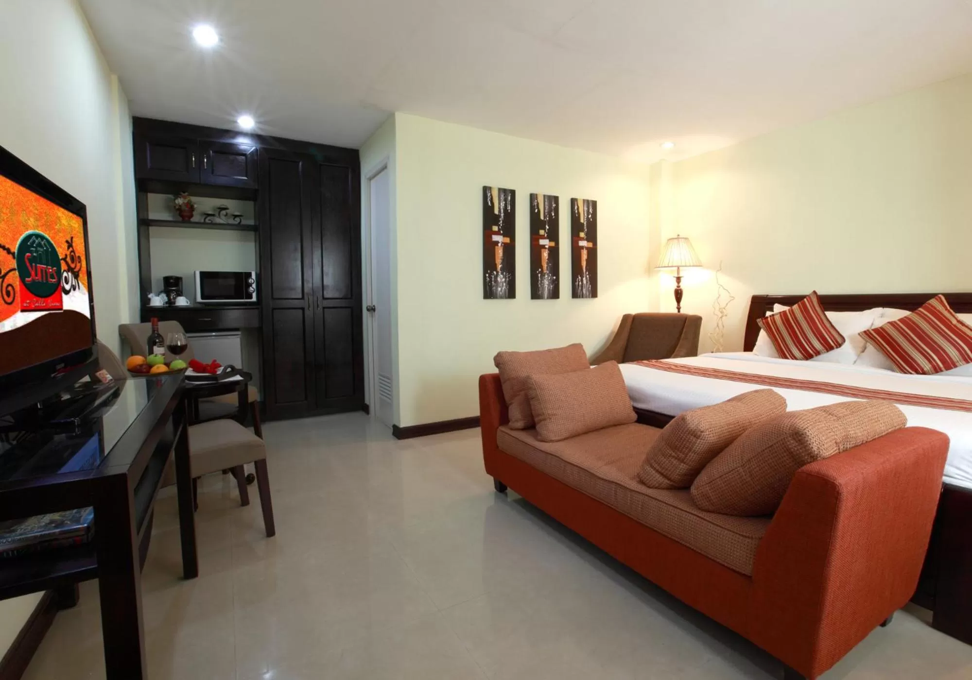 Photo of the whole room, Bed in The Suites at Calle Nueva