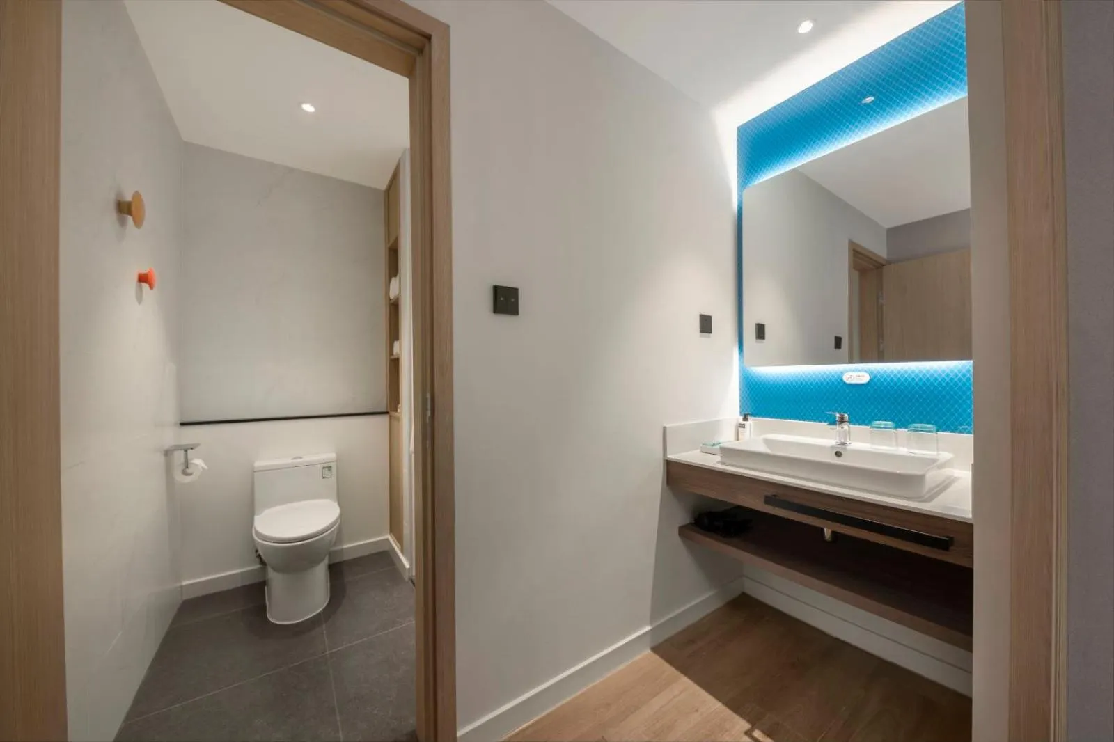 Bathroom in Holiday Inn Express Chongqing Caiyun Lake by IHG