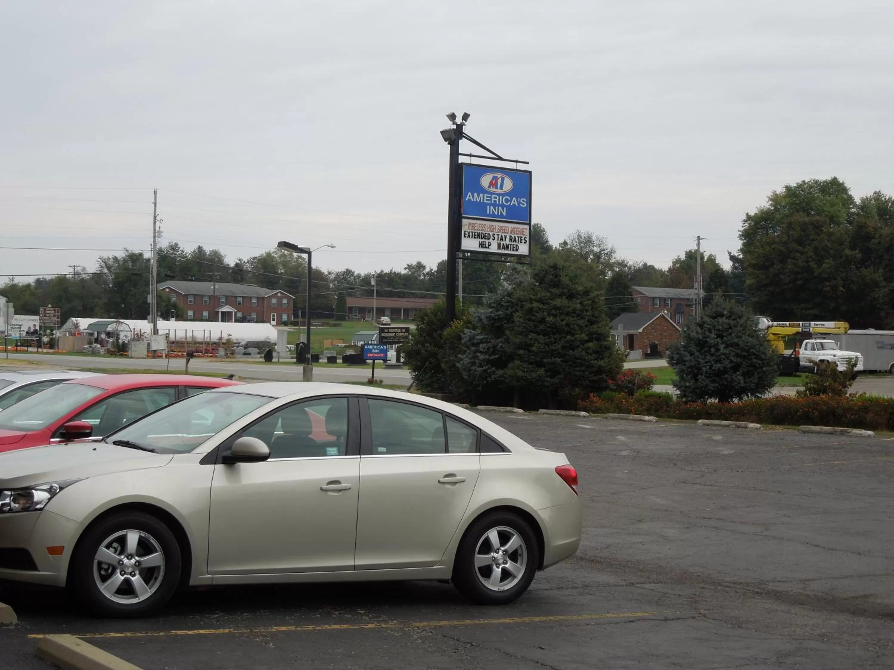 Property building in Americas Inn Bardstown