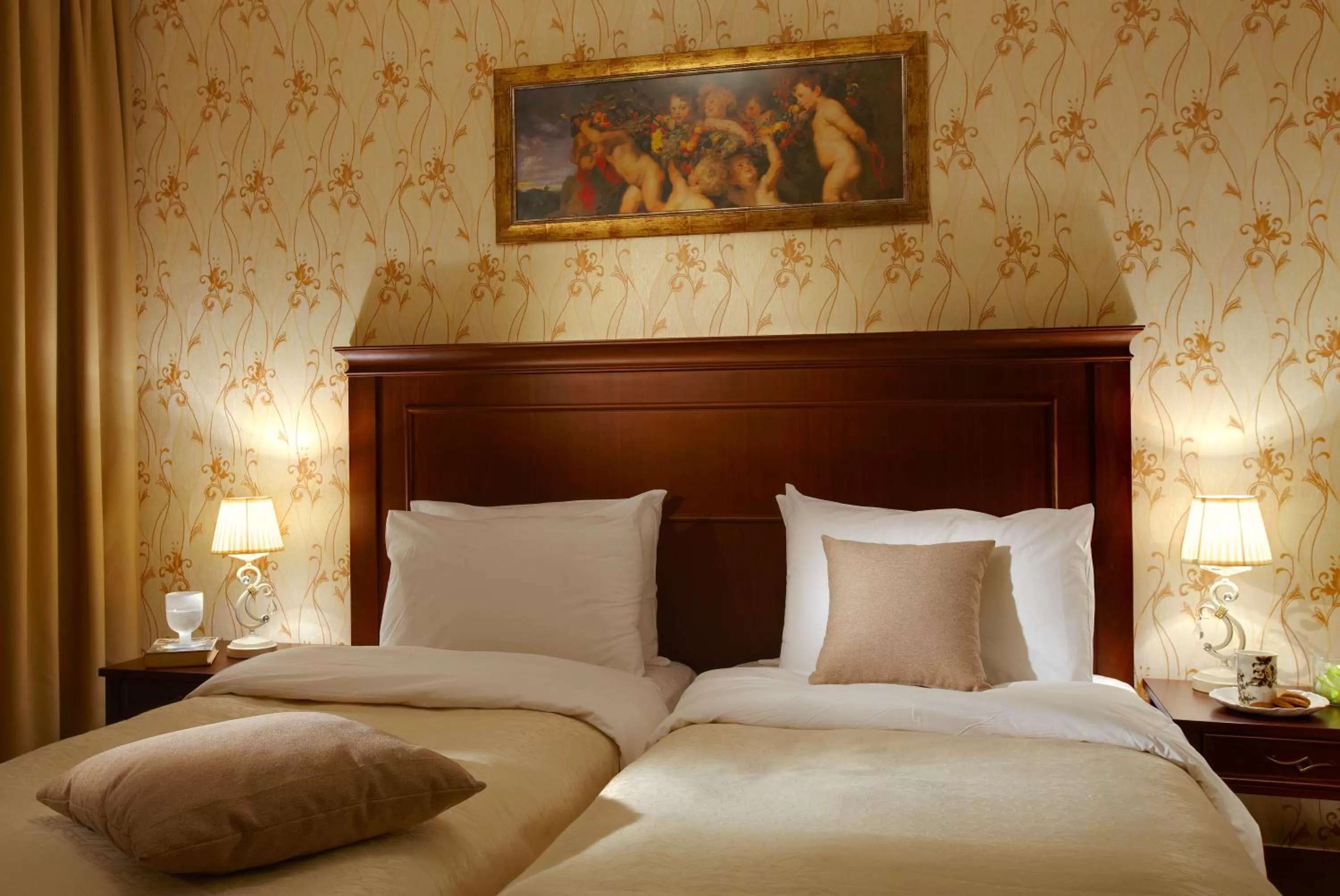 Deluxe Suite in Premier Luxury Mountain Resort