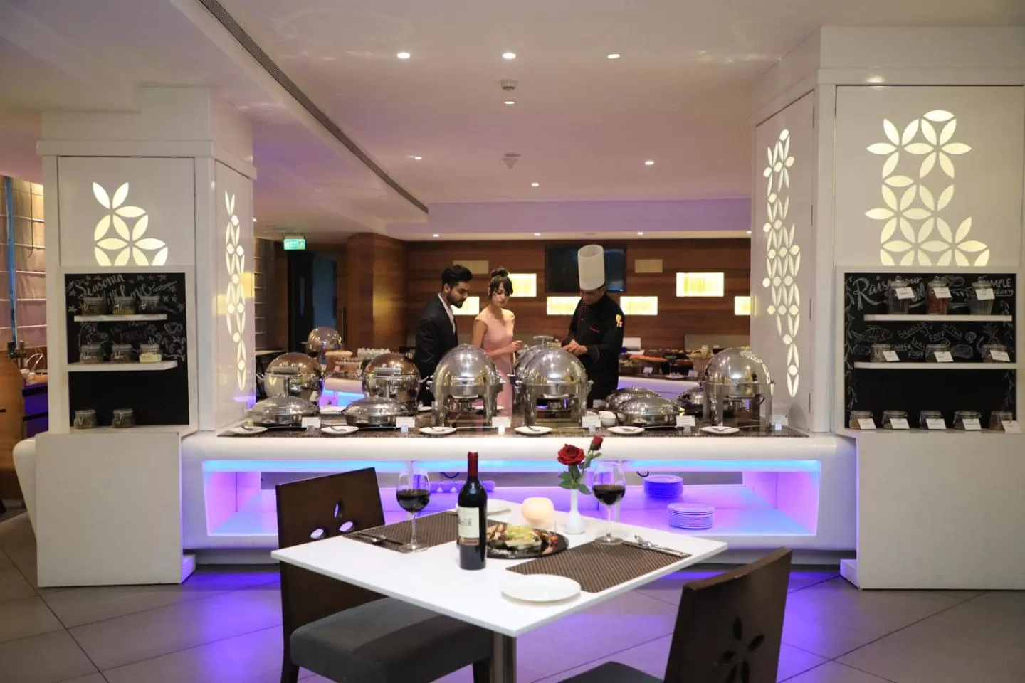 Restaurant/places to eat in Radisson Udaipur