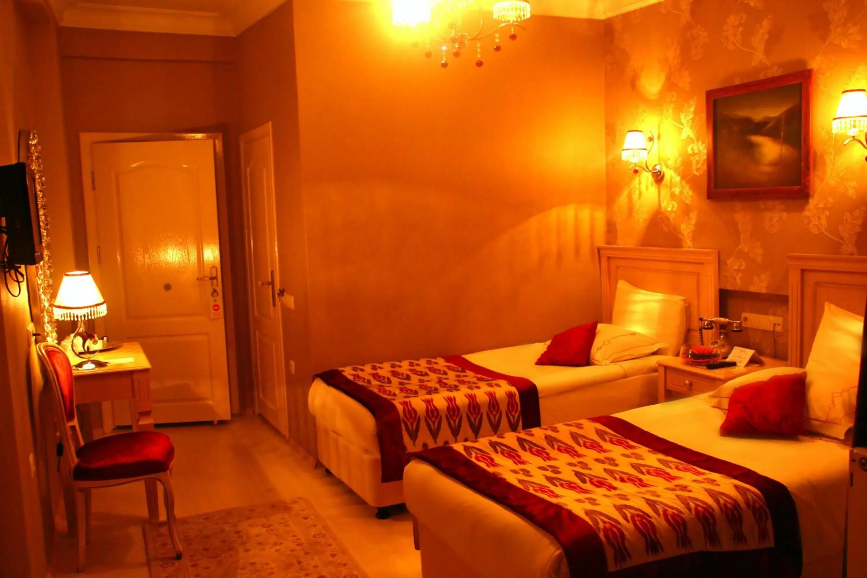 Staff, Bed in Divas Hotel