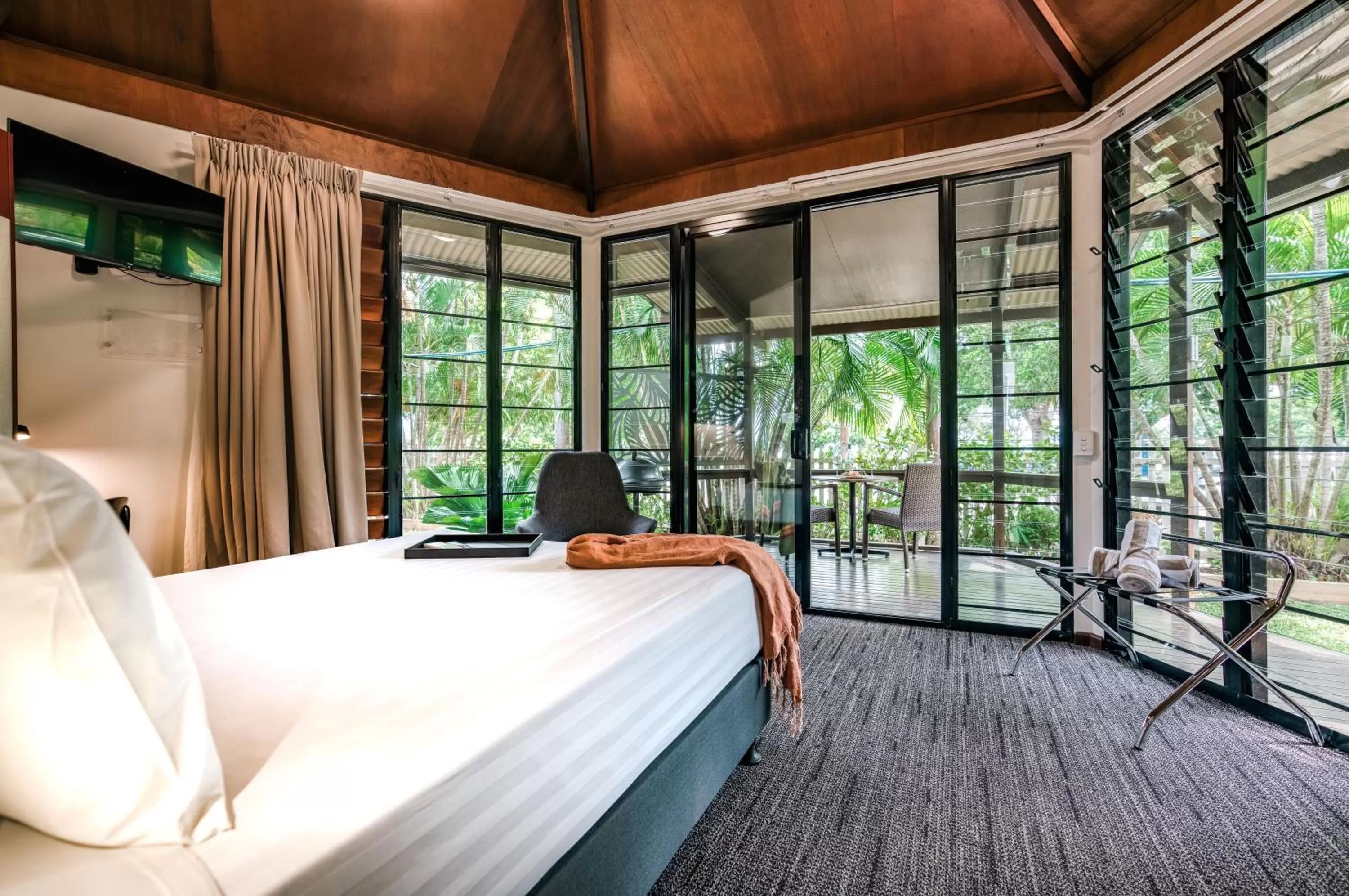 Bed in Palms City Resort