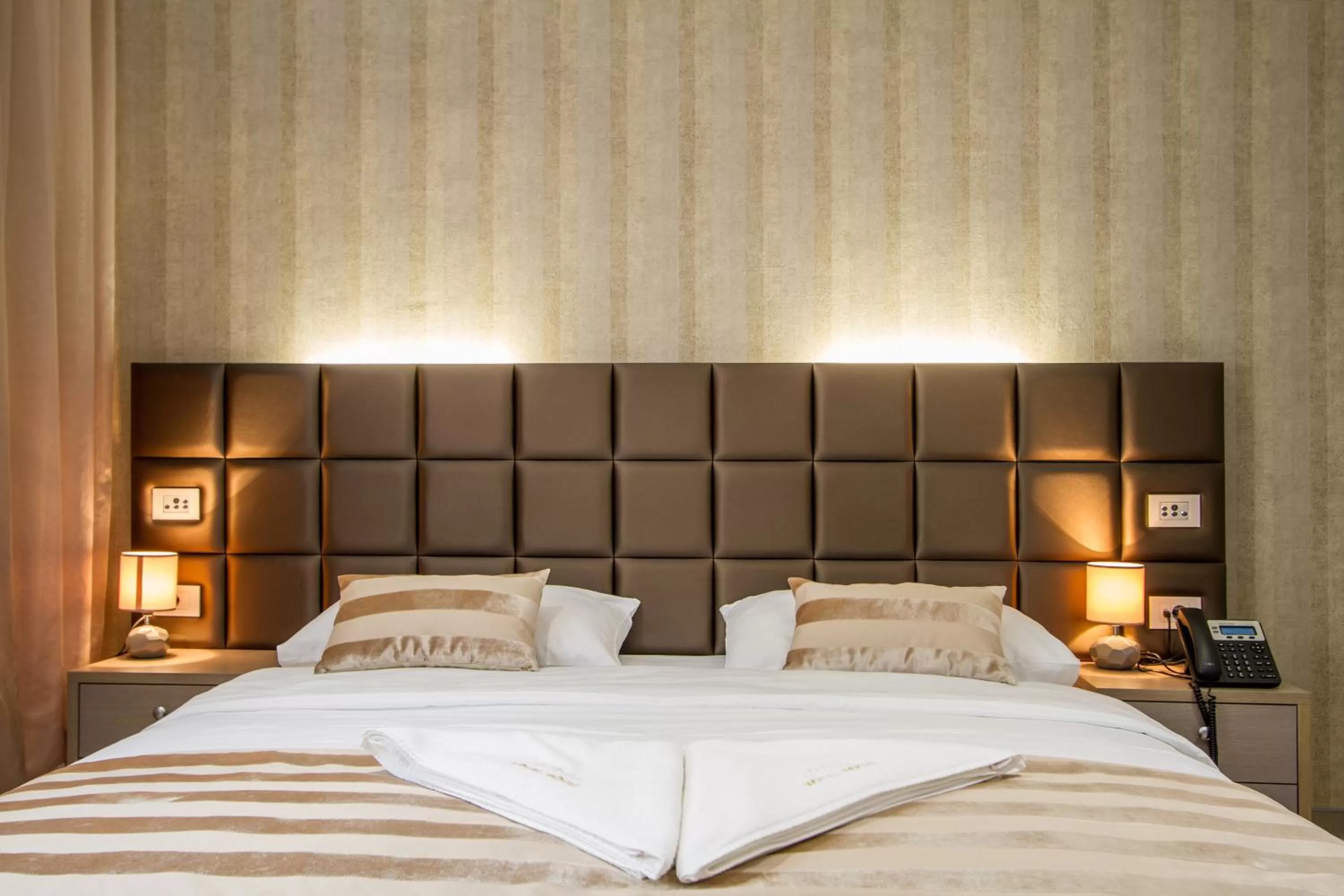 Bedroom, Bed in Royal Airport Hotel