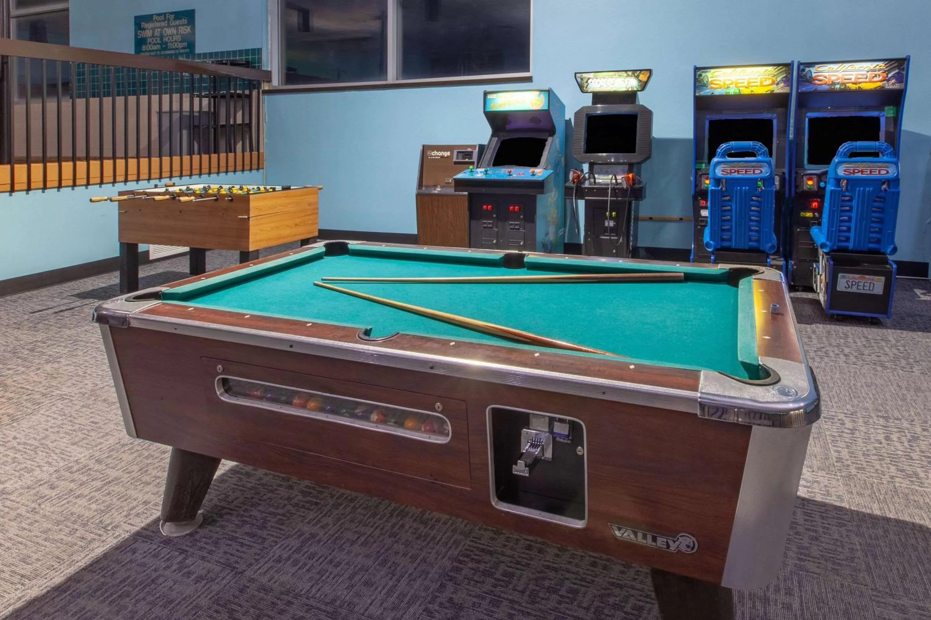 Game Room in Days Inn & Suites by Wyndham Grand Rapids Near Downtown