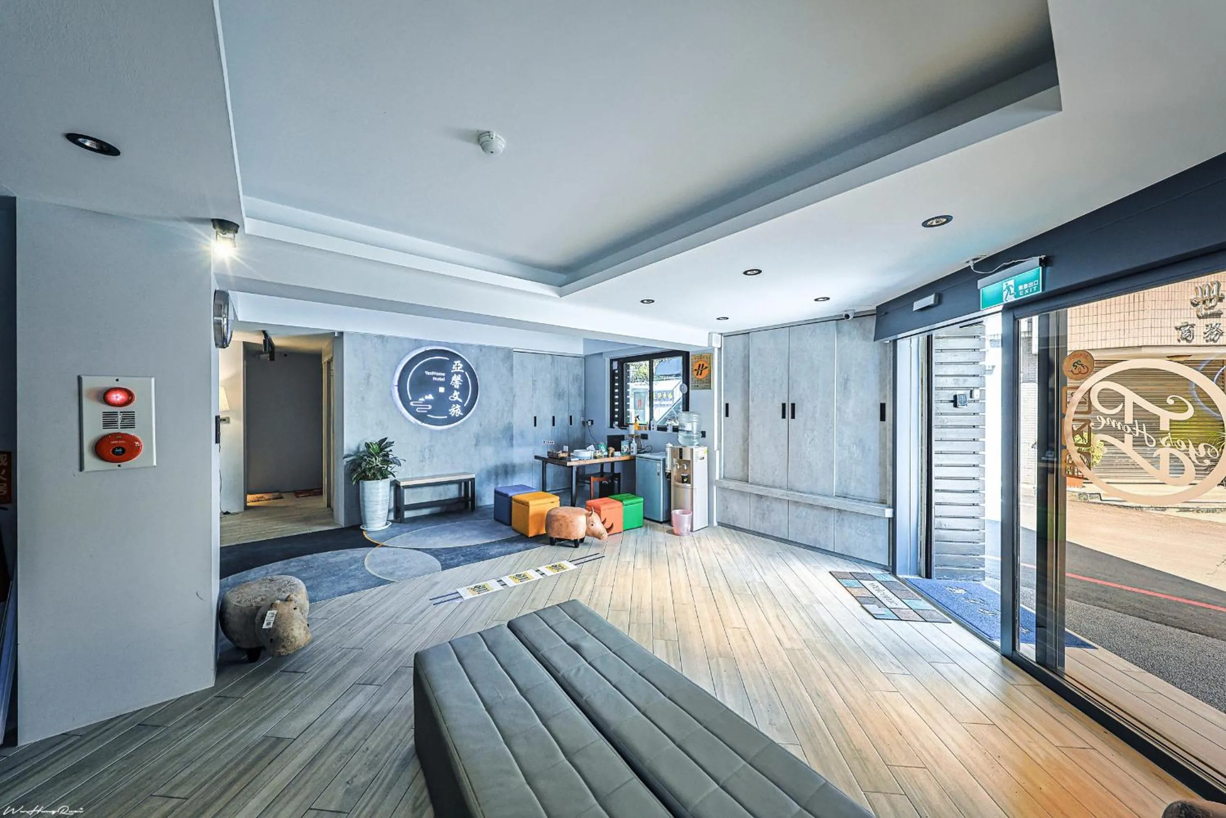 Living room in 亞馨文旅 近東大門夜市 有免費停車場 可自助入住