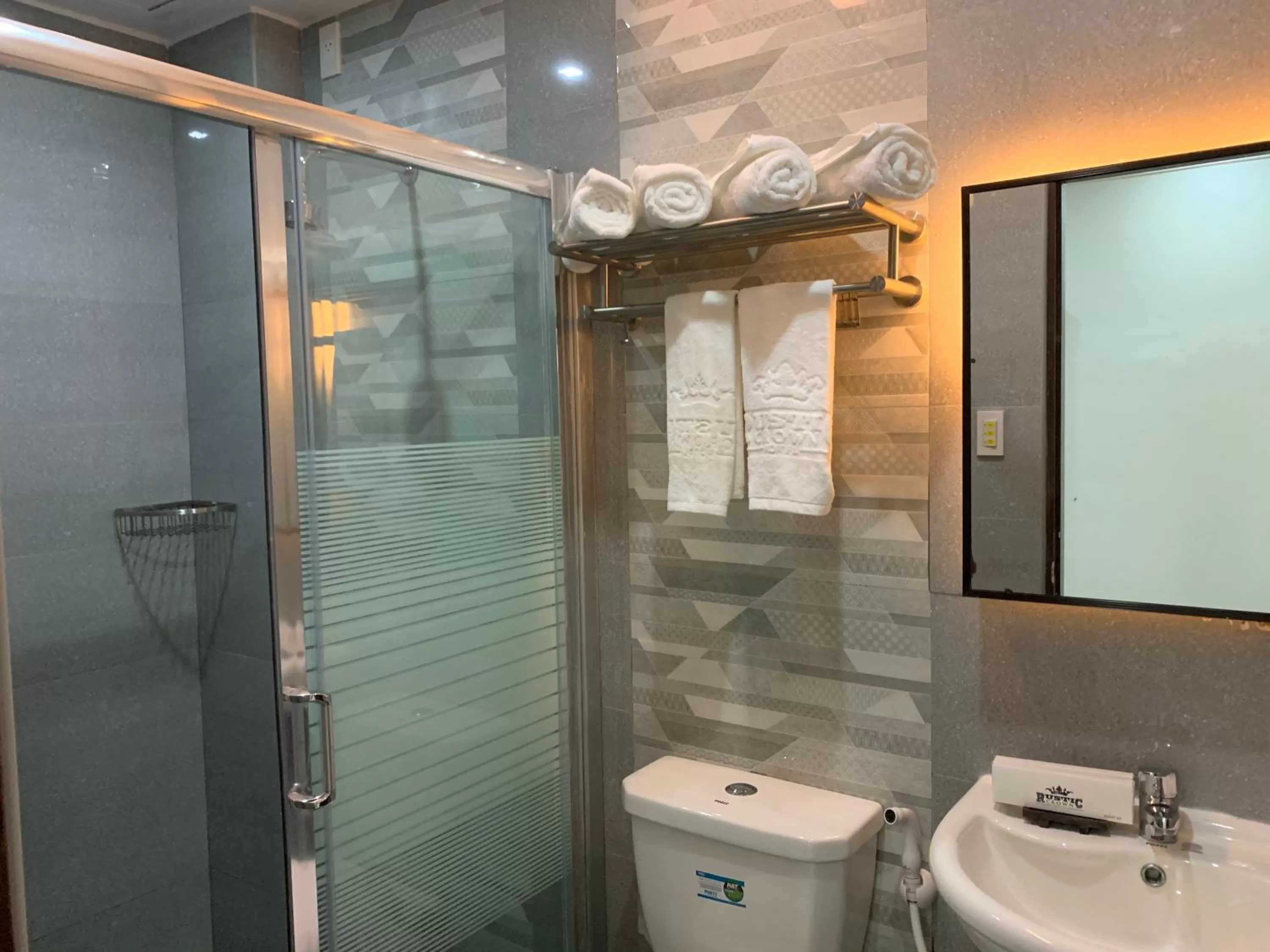 Shower in Rustic Crown Hotel